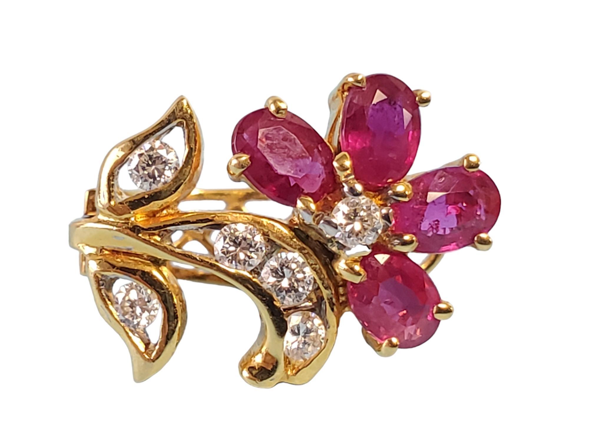 18k Yellow Gold Flower Earrings with VS Diamonds and Oval Rubies For Sale 1