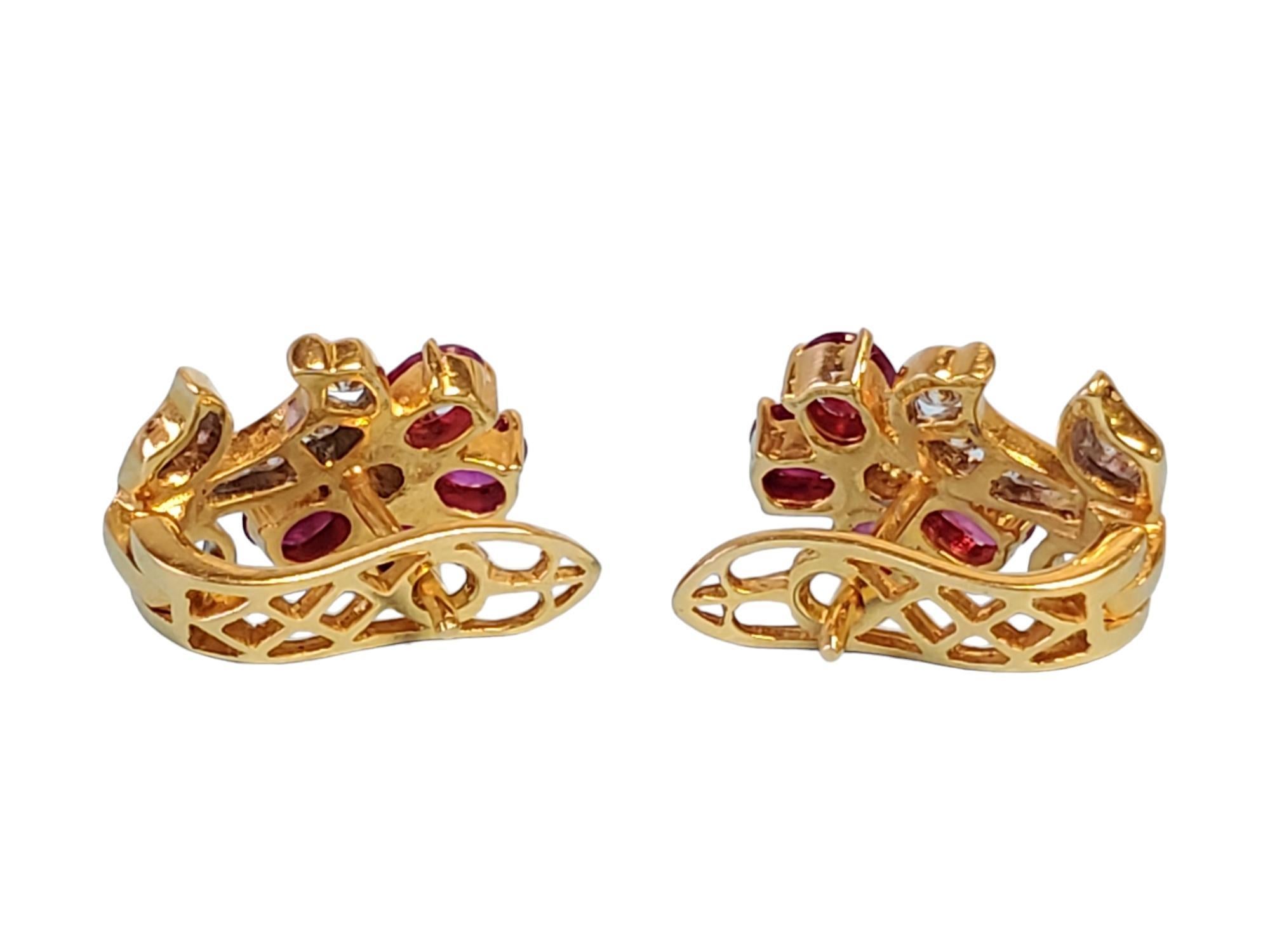 18k Yellow Gold Flower Earrings with VS Diamonds and Oval Rubies For Sale 2