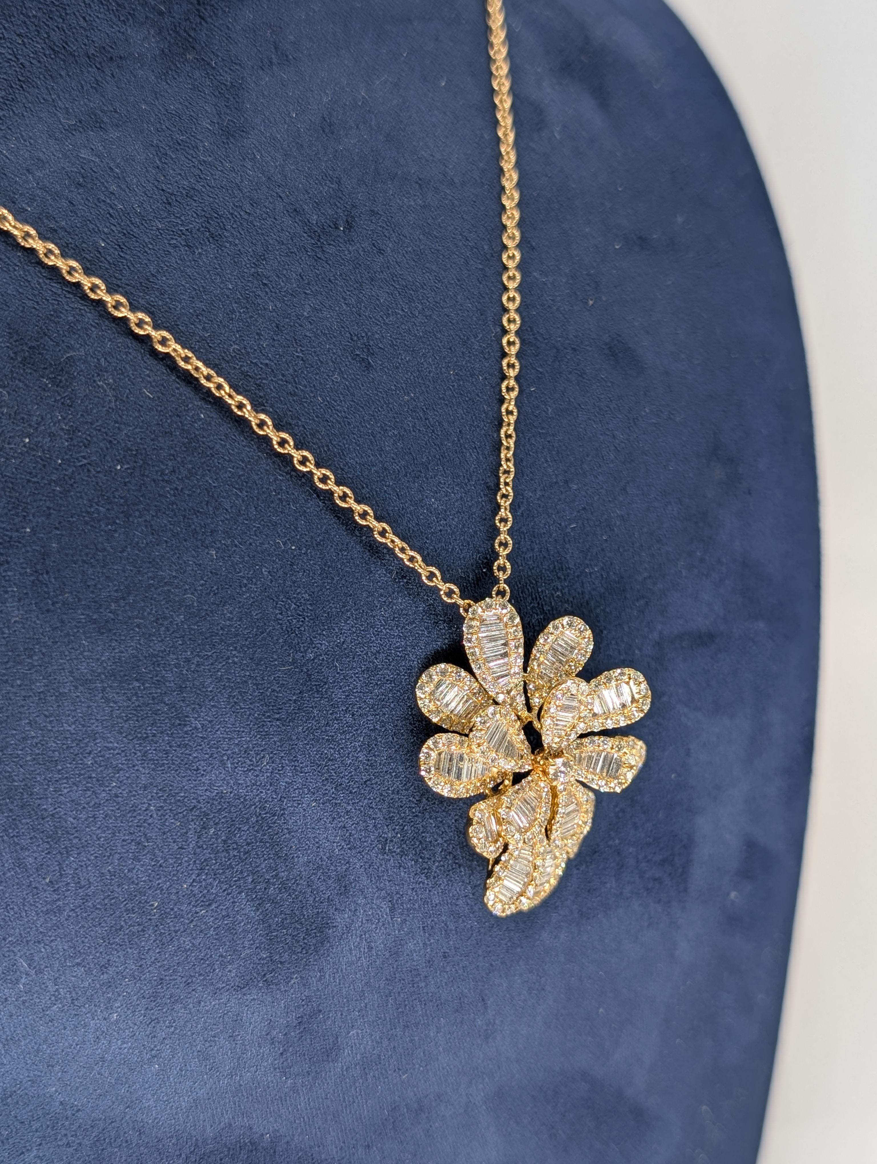 18K Yellow Gold Flower Pedal Pendant with Baguette and Round Cut Diamonds In New Condition For Sale In New York, US