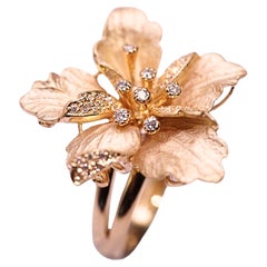Anello a fiore in oro giallo 18 carati con diamanti colorati con polvere d'oro