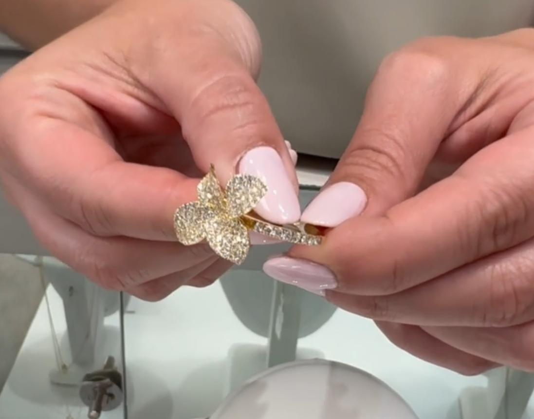 Anillo Flor de Oro Amarillo de 18 K con Diamantes en venta 1