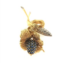 1960´s 18 Karats Yellow Gold Flowers Brooch with Diamonds and Sapphires