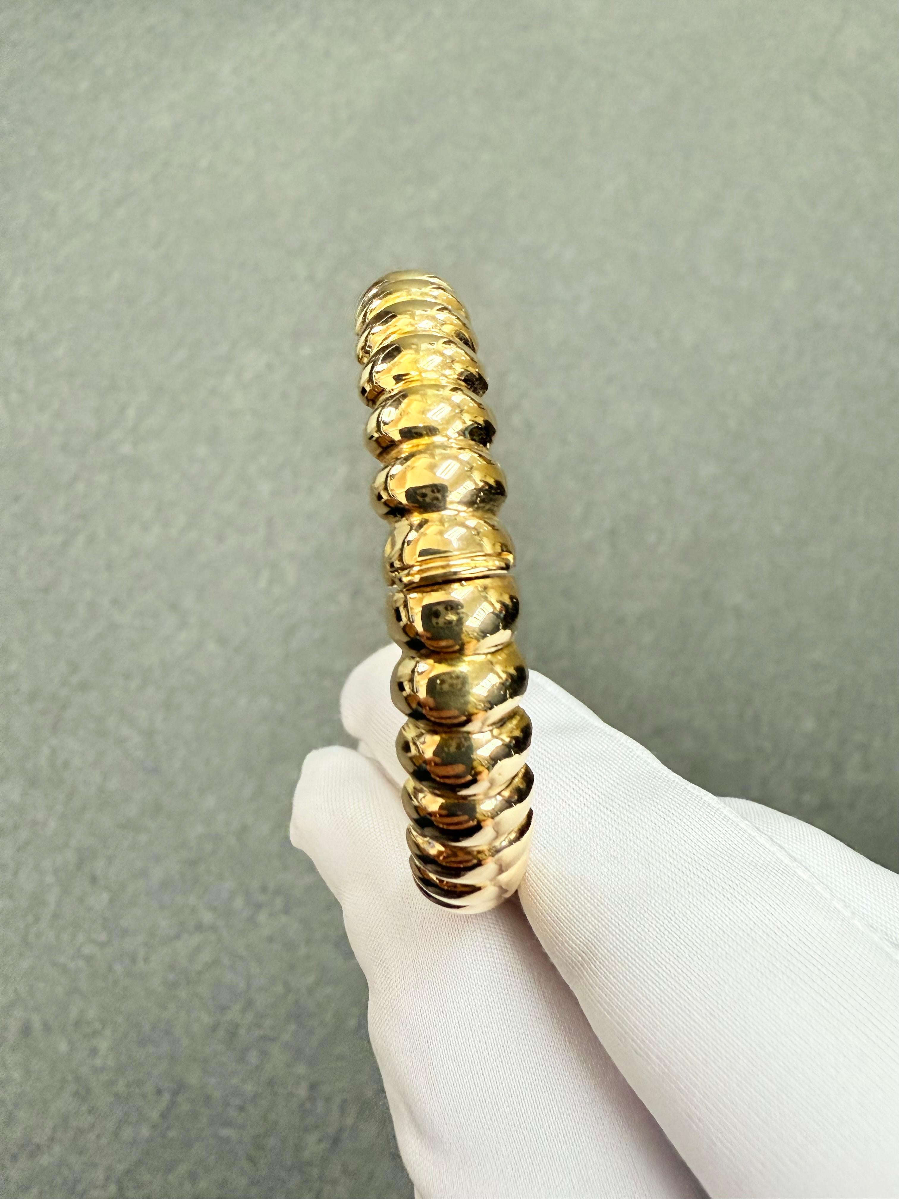 Bracciale Bangle scanalato in oro giallo 18k, circa anni '70 in vendita 5