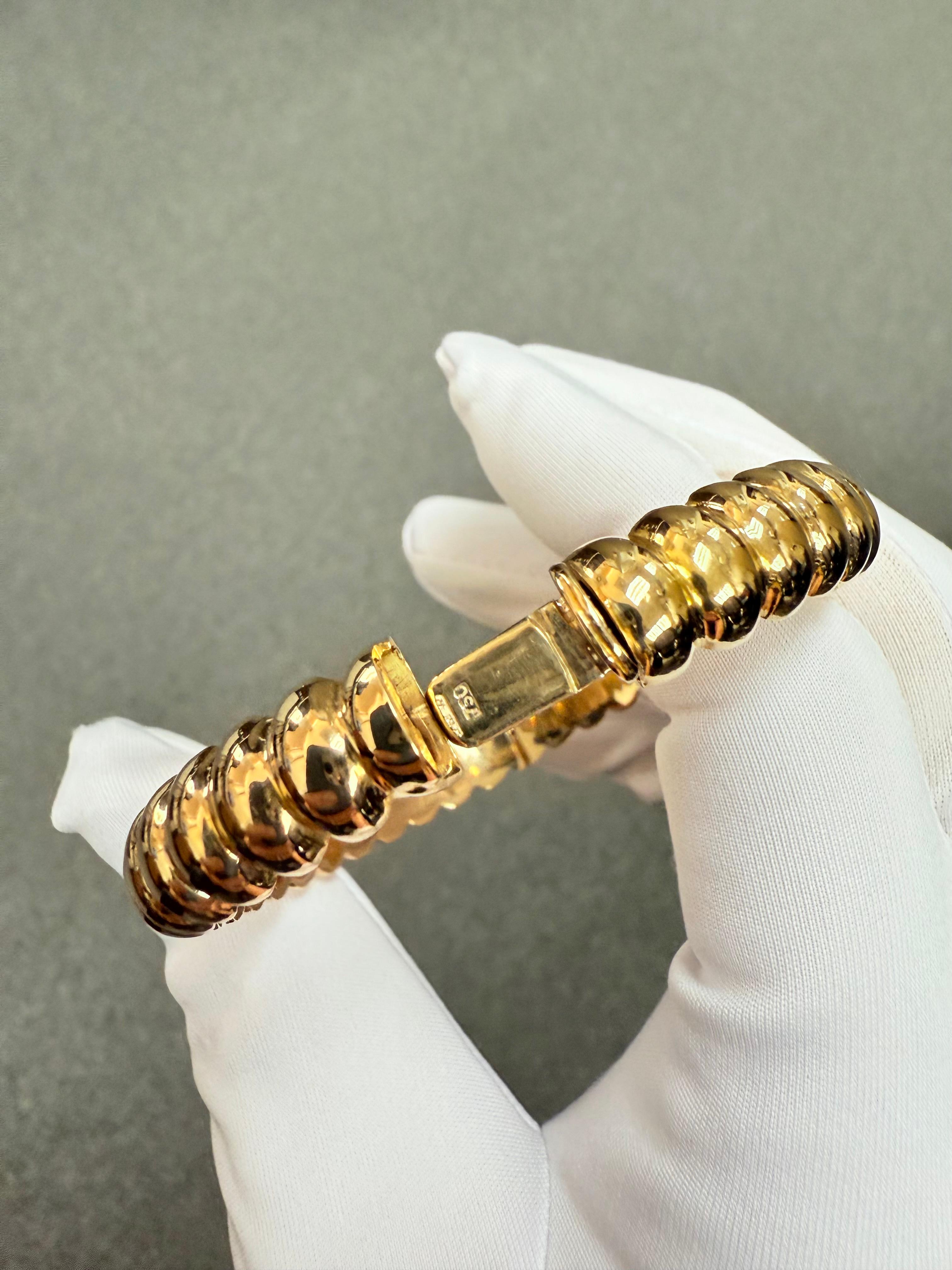 Bracciale Bangle scanalato in oro giallo 18k, circa anni '70 in vendita 7