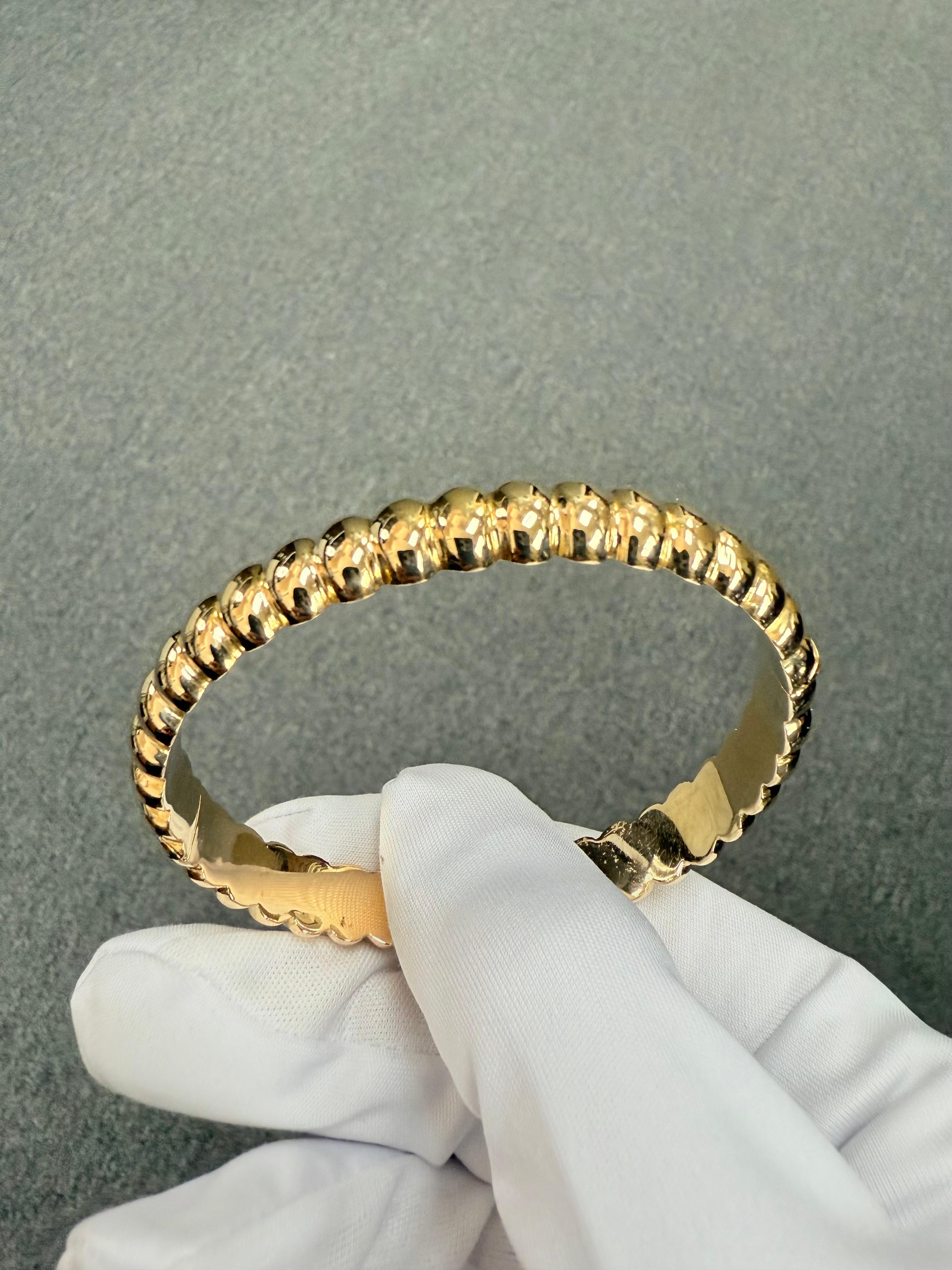 Bracciale Bangle scanalato in oro giallo 18k, circa anni '70 in vendita 4