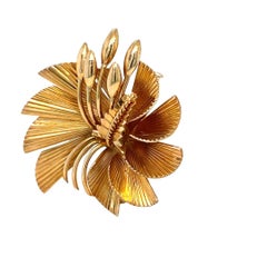 Retro Fluted Swirl Ribbon Floral Fan Brooch 18k Yellow Gold