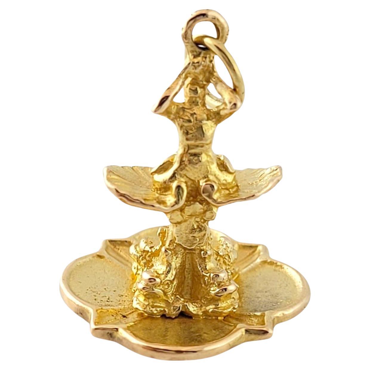 18K Yellow Gold Fountain Charm #14997 For Sale