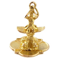 Vintage 18K Yellow Gold Fountain Charm #14997