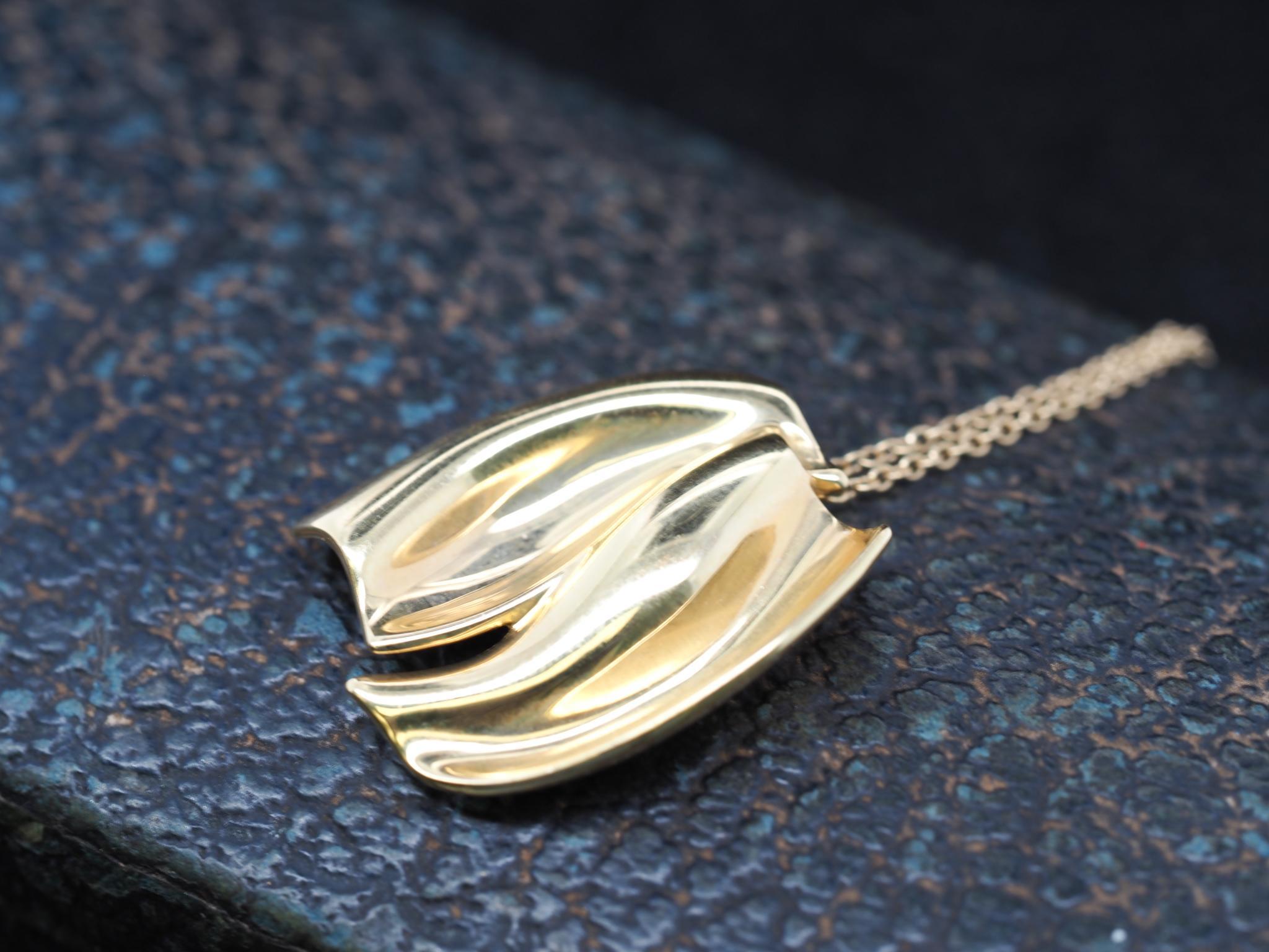18K Yellow Gold Frank Gehry for Tiffany & Co. Pendant Necklace In Excellent Condition For Sale In Hicksville, NY