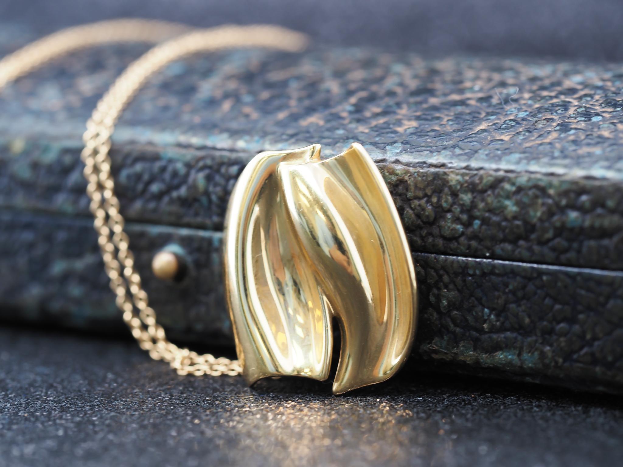18K Yellow Gold Frank Gehry for Tiffany & Co. Pendant Necklace For Sale 1