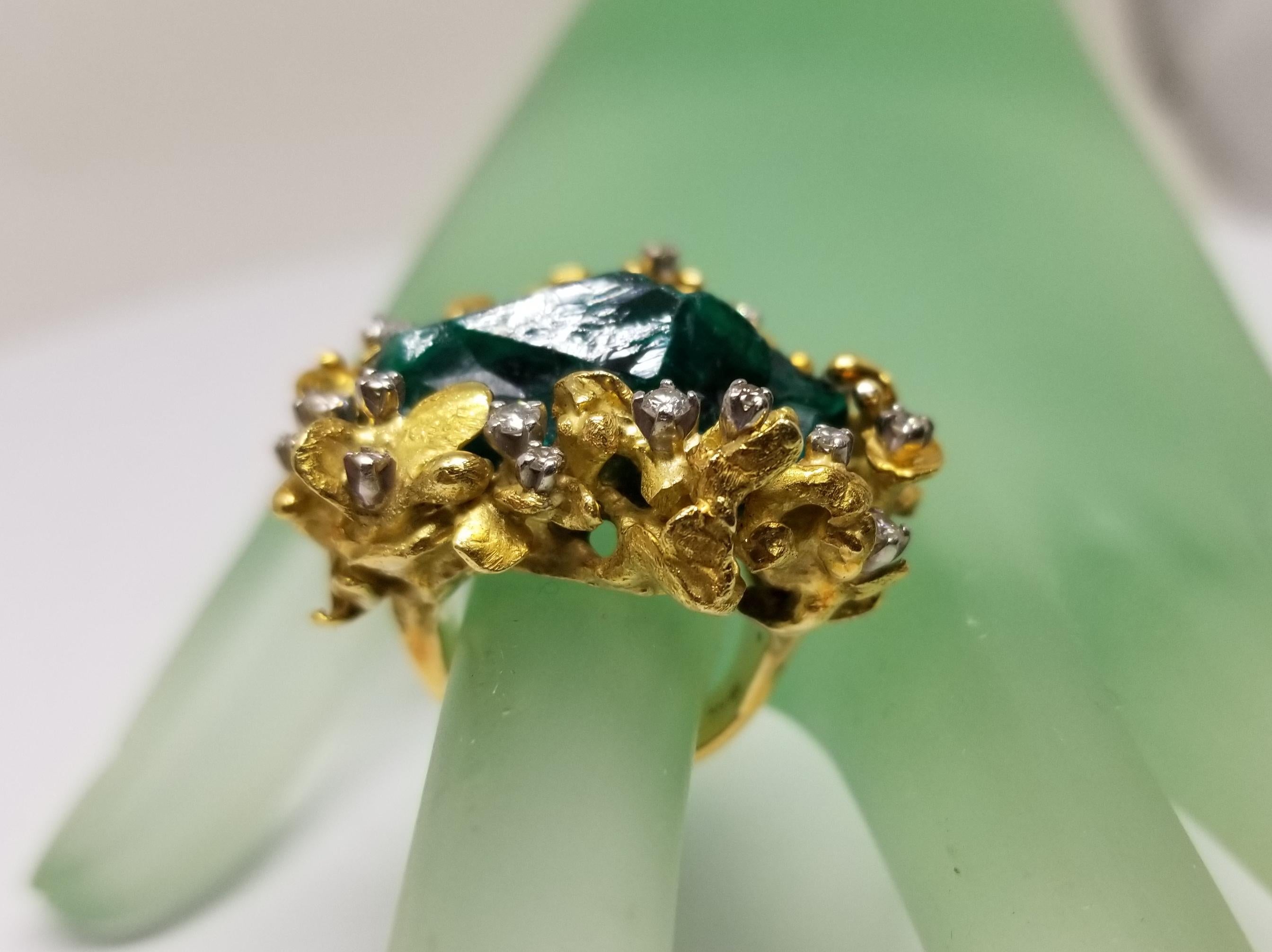 18 Karat Gold Freeform Leaf Design with Rough Emerald Cluster Diamond Ring In Excellent Condition In Los Angeles, CA