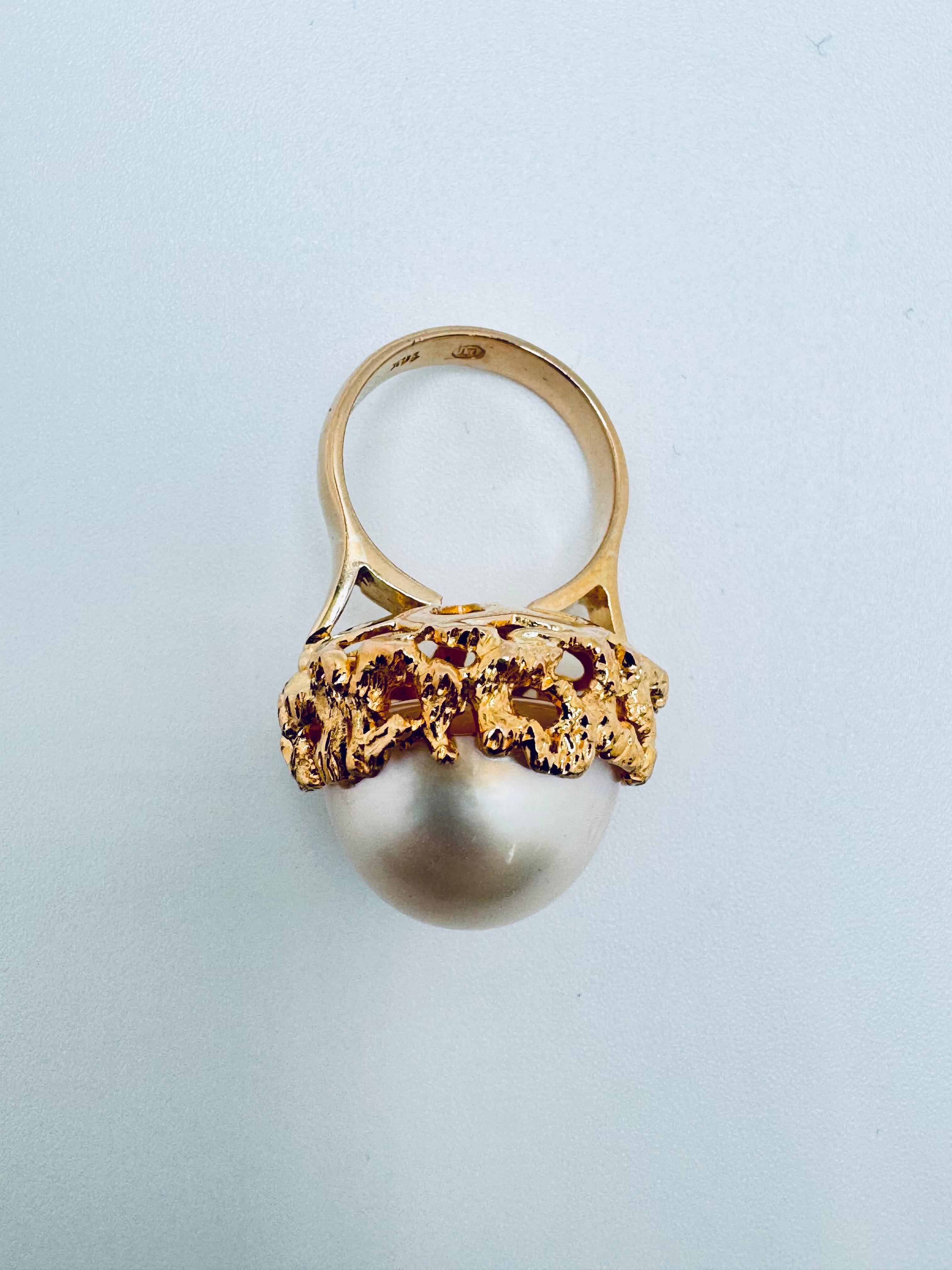 Bague en or jaune 18K à perles Mabe de style libre Bon état - En vente à Palm Desert, CA