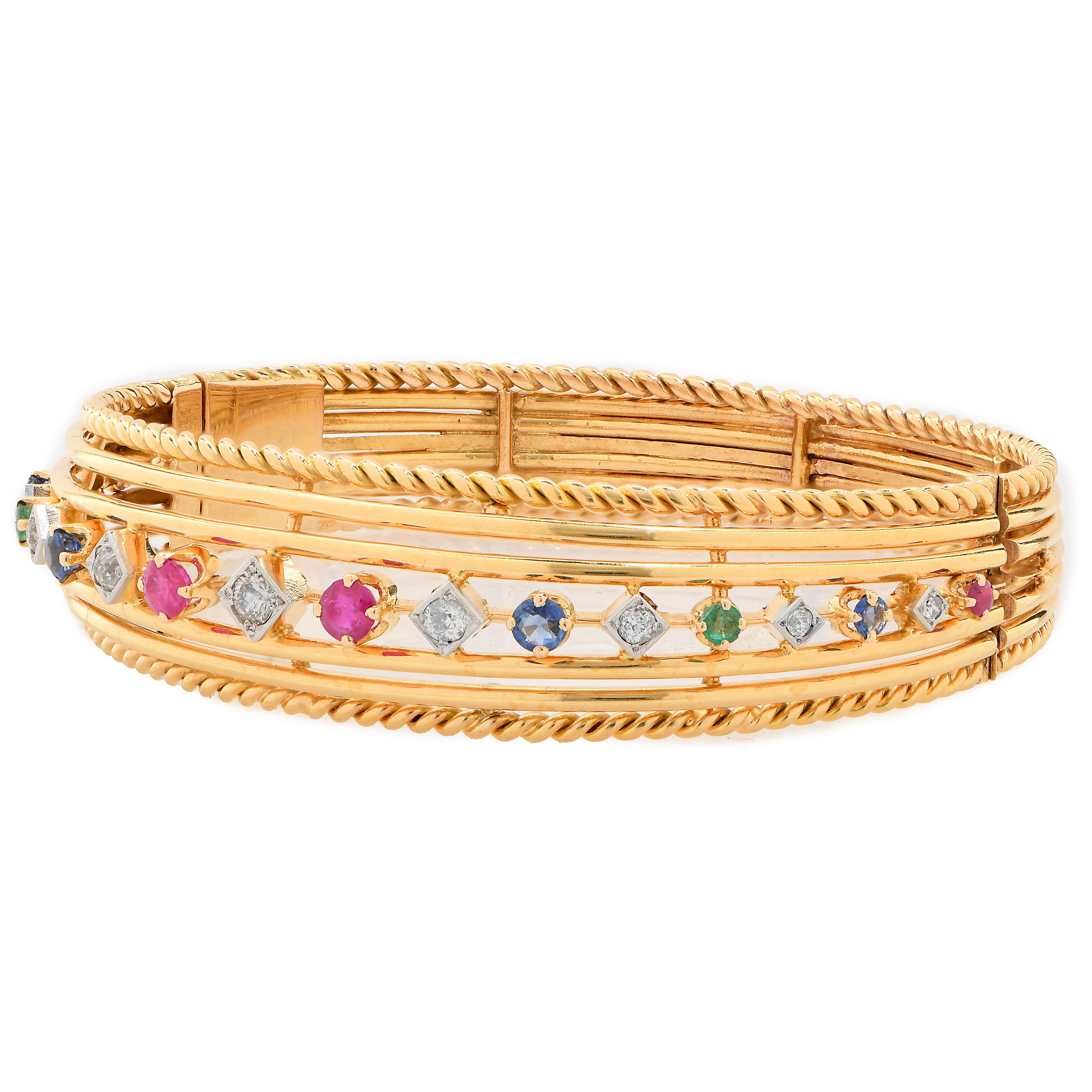 Eleganza del braccialetto Vintage con diamanti, rubini, smeraldi e zaffiri

Fatti notare con il lusso francese senza tempo. Questo squisito bracciale Volaire in oro giallo 18 carati sfoggia un'eleganza classica e colori vivaci in un sofisticato