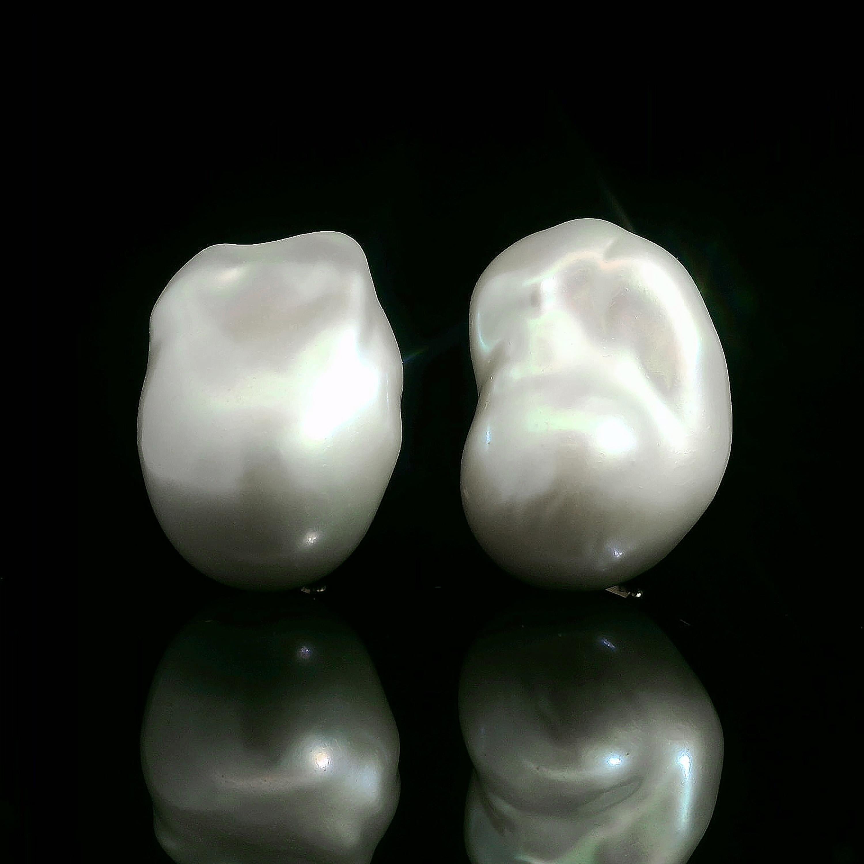 18K Yellow Gold Freshwater Baroque Pearl Clip-On Earrings In New Condition For Sale In New York, NY