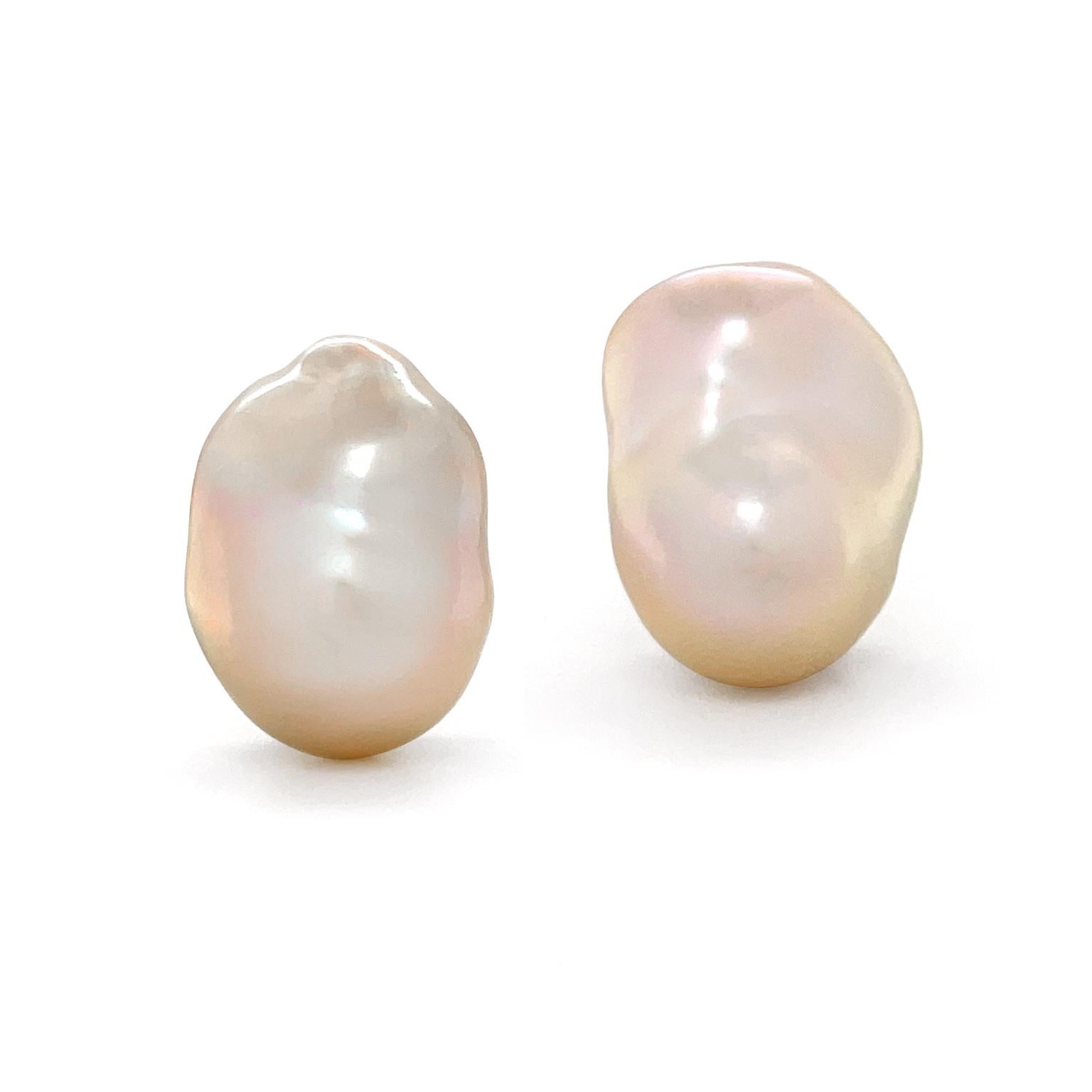 18K Yellow Gold Freshwater Pink Baroque Pearl Clip On Earrings In New Condition For Sale In New York, NY
