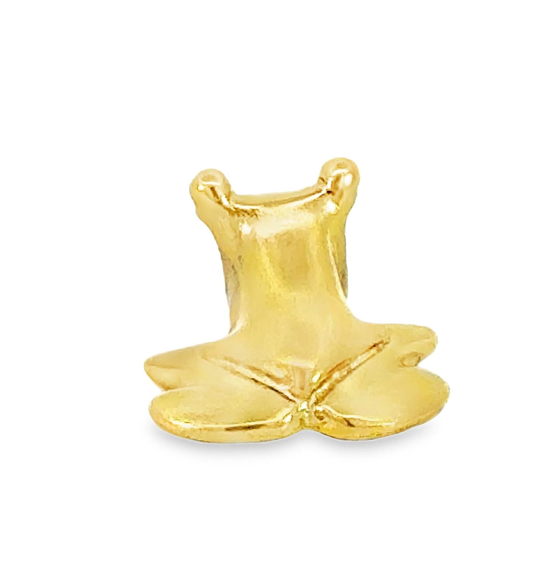 18K Gelbgold Frosch-Ohrringe mit Smaragd-Augen und passendem Anhänger im Angebot 2