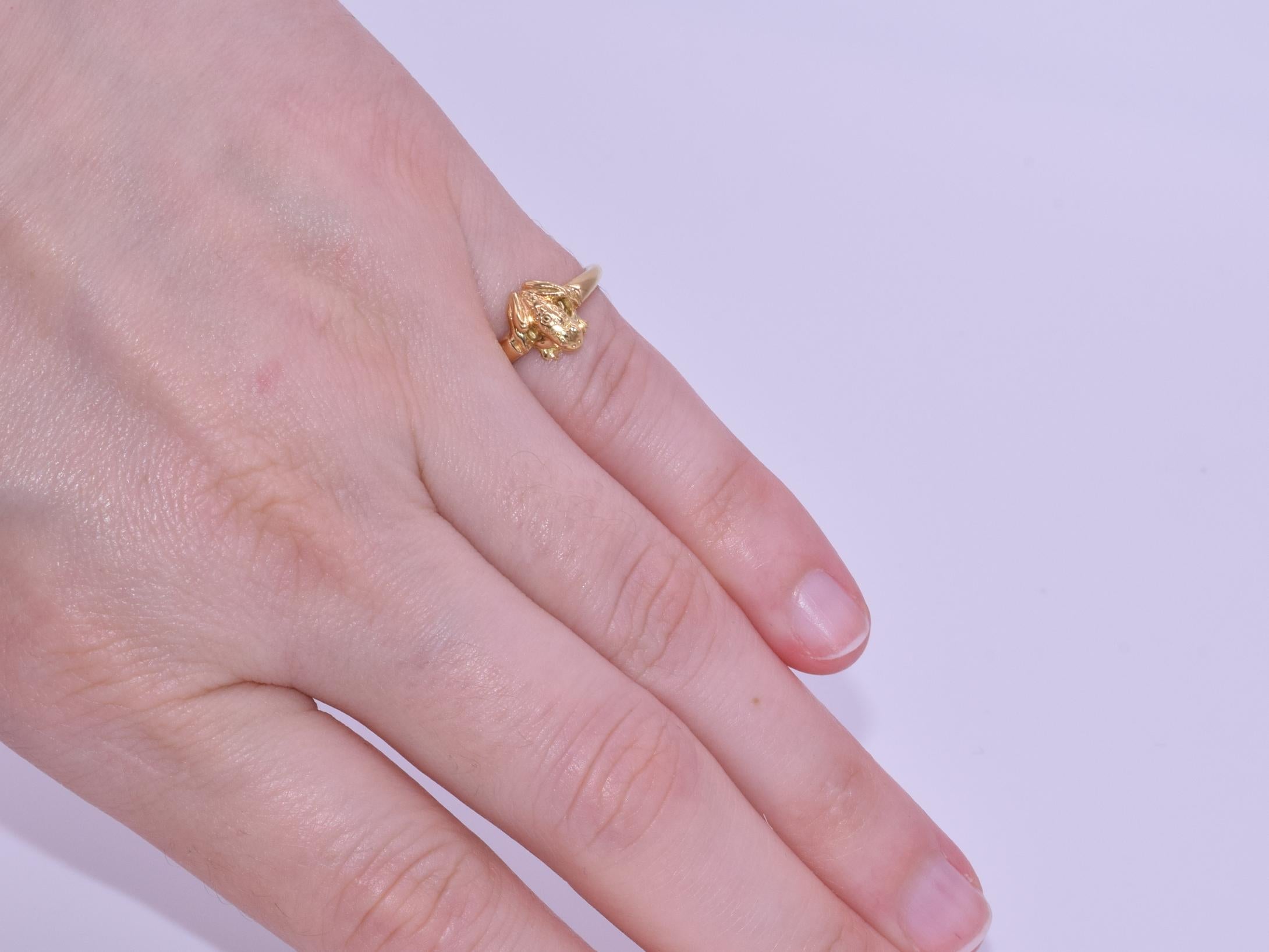 Contemporary 18 Karat Yellow Gold Frog Ring