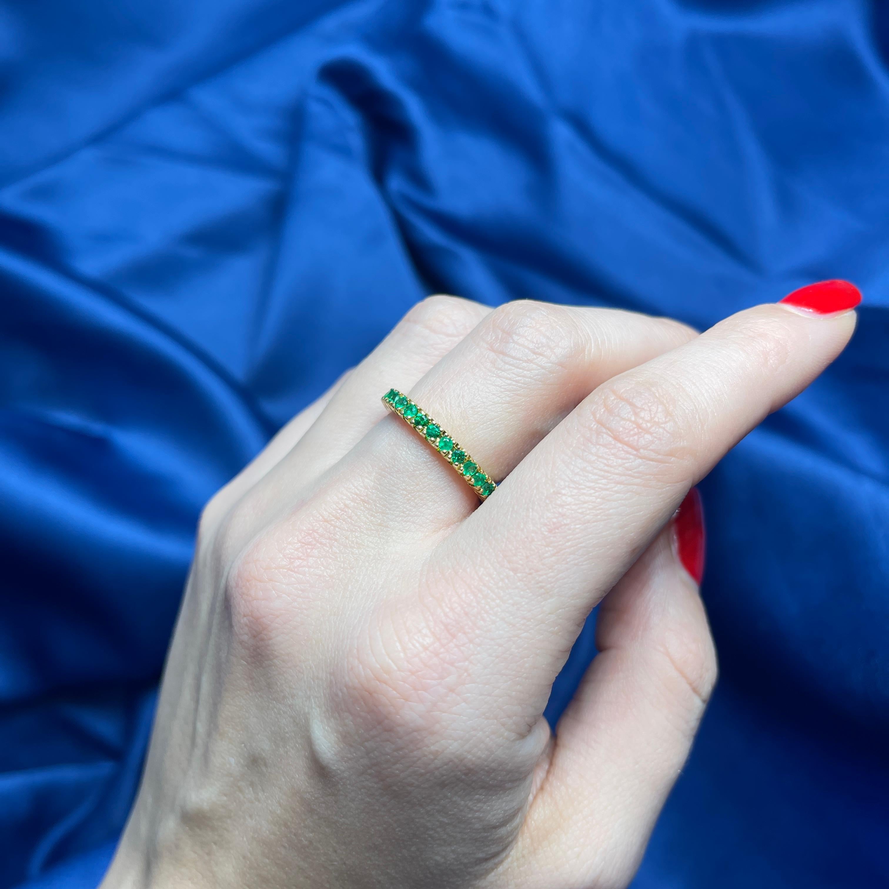 18K Yellow Gold Full Eternity Band with Emeralds For Sale 2
