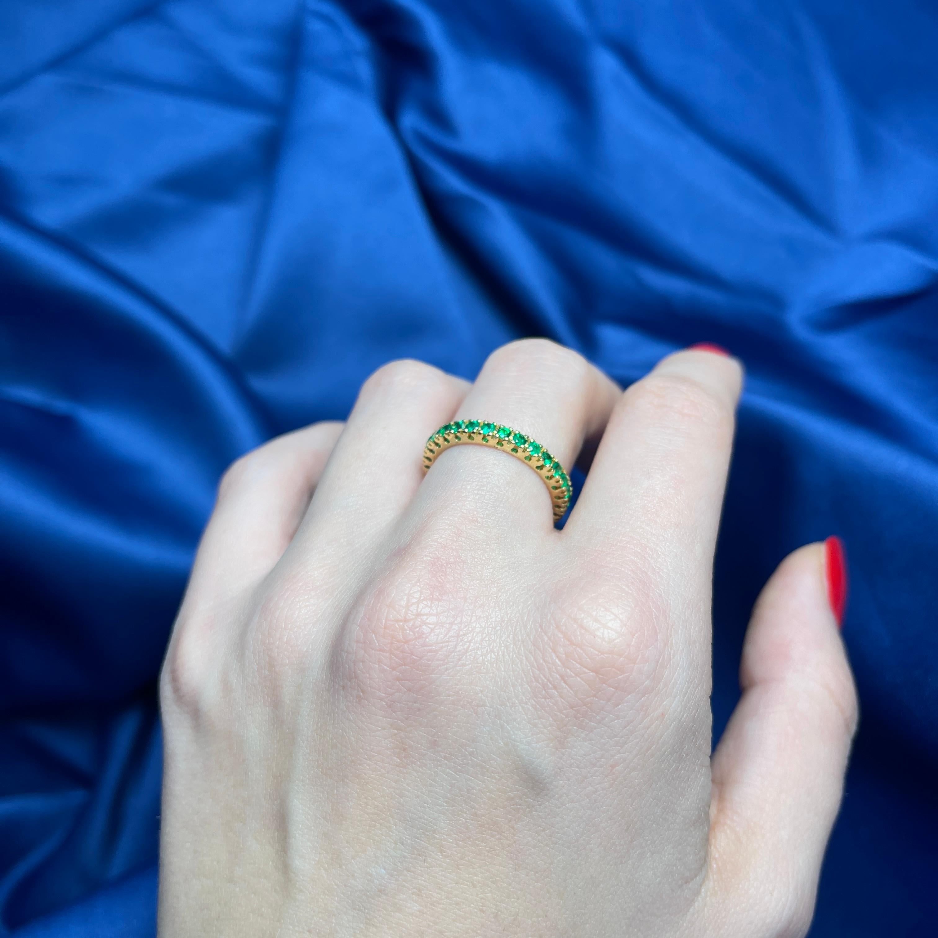 18K Yellow Gold Full Eternity Band with Emeralds For Sale 3