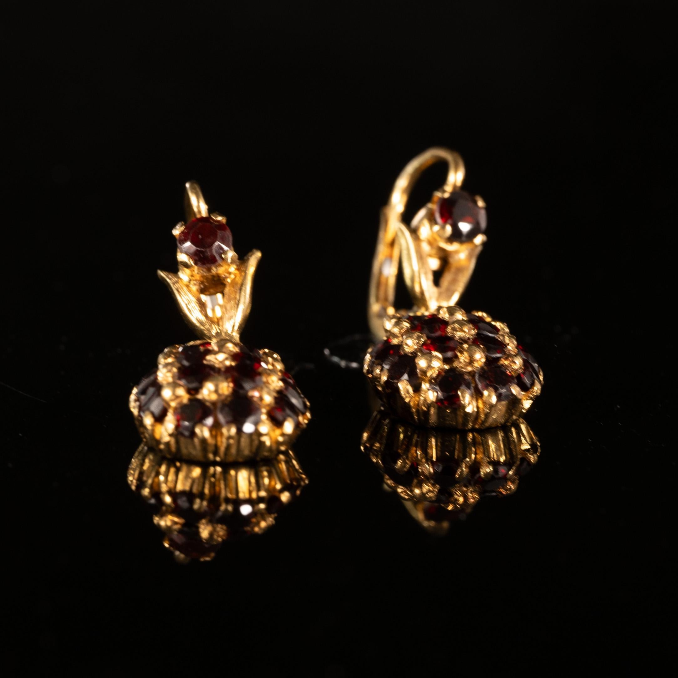 18 Karat Gelbgold Granat-Cluster-Ohrhänger 2
