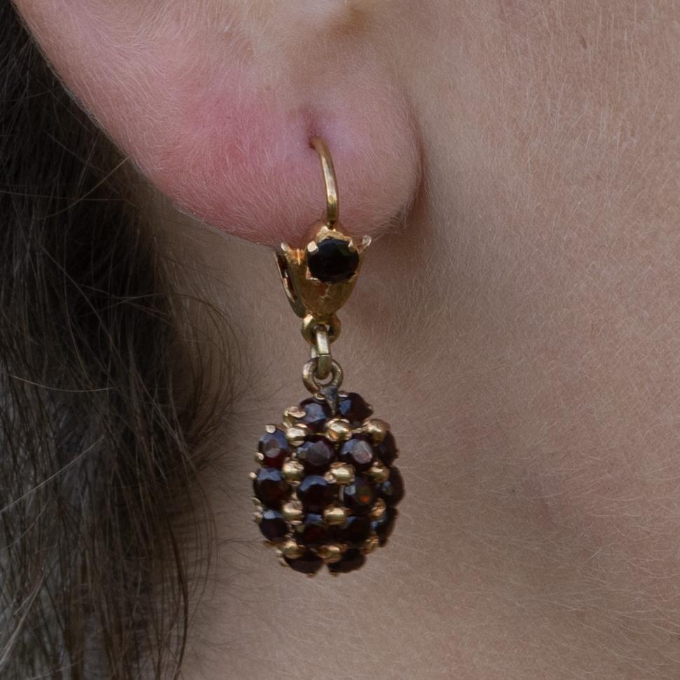 18 Karat Gelbgold Granat-Cluster-Ohrhänger 4