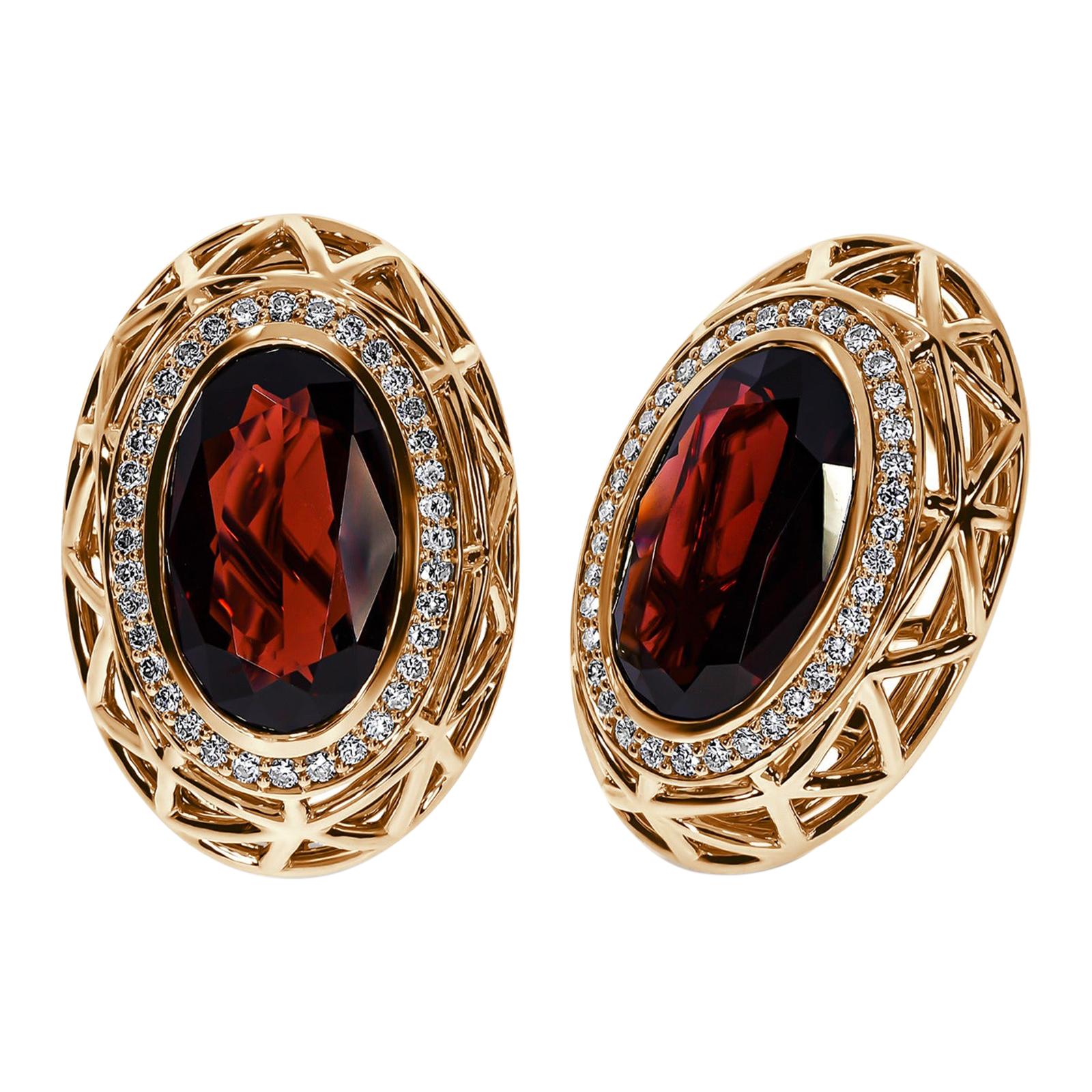 18k Yellow Gold Garnet & Diamonds Nest Pendant and Earrings For Sale
