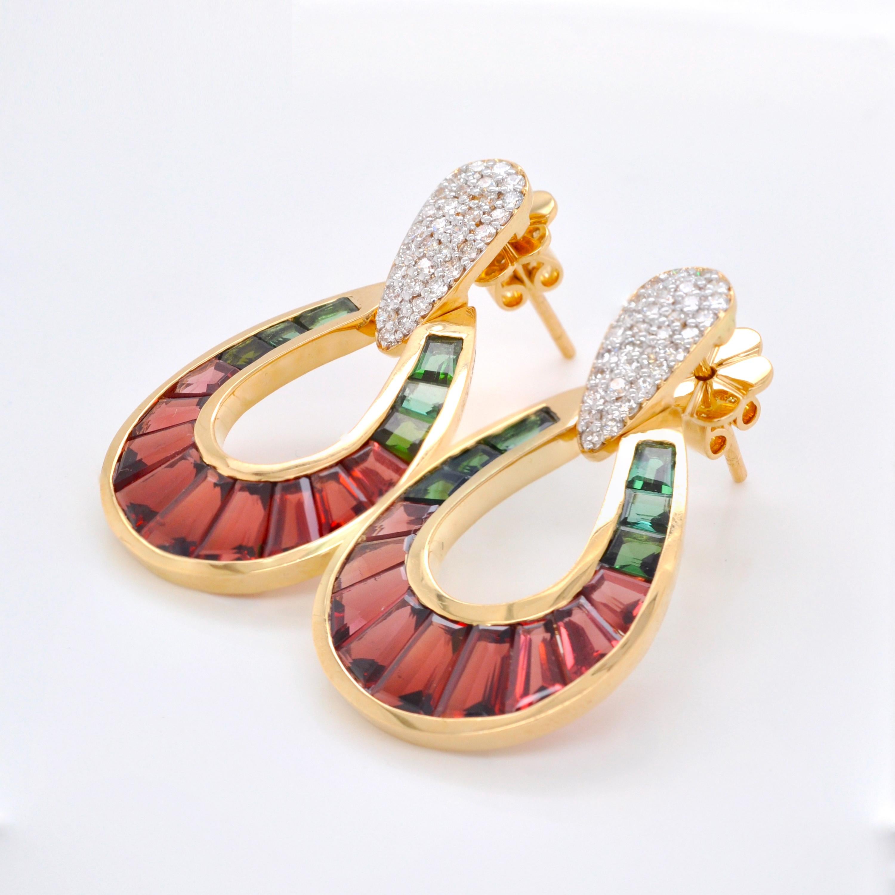 Boucles d'oreilles pendantes en or jaune 18 carats grenat tourmaline verte diamant baguette en vente 7