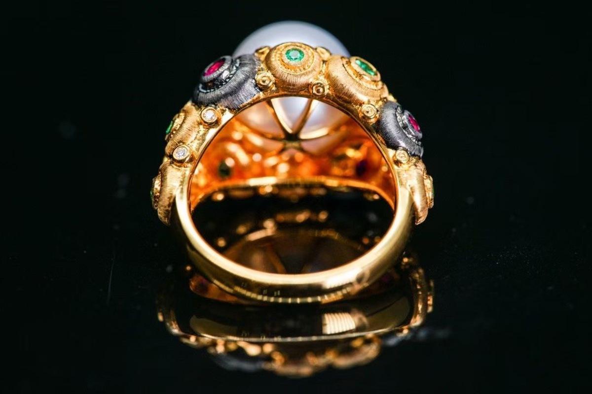 Anillo estilo vintage de piedras preciosas y diamantes en oro amarillo de 18 quilates en Nuevo estado para la venta en Kowloon, HK
