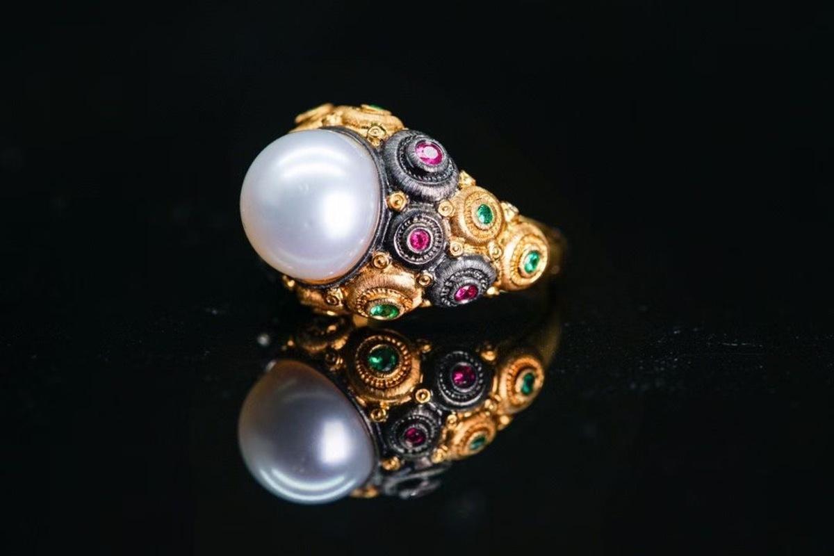 Anillo estilo vintage de piedras preciosas y diamantes en oro amarillo de 18 quilates en venta 1
