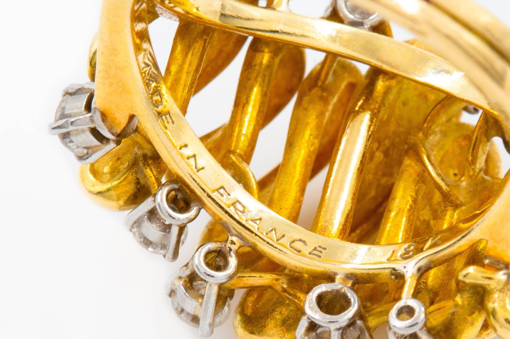 Bague vague en or jaune 18 carats et pierres précieuses, fabriquée en France, taille 6 en vente 2