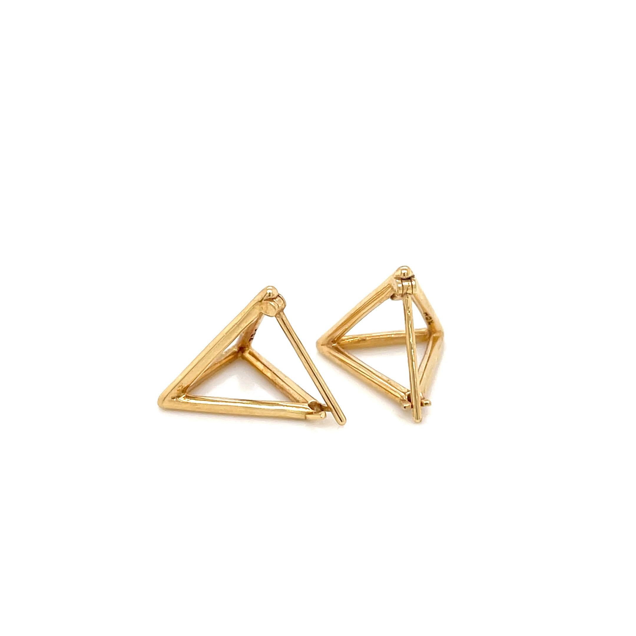 18K Yellow Gold Geometric 3D Pyramid Earrings with Diamond Accent In New Condition For Sale In Ridgefield, CT