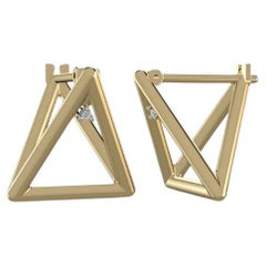 Boucles d'oreilles pyramide géométrique 3D en or jaune 18K avec accent diamantaire