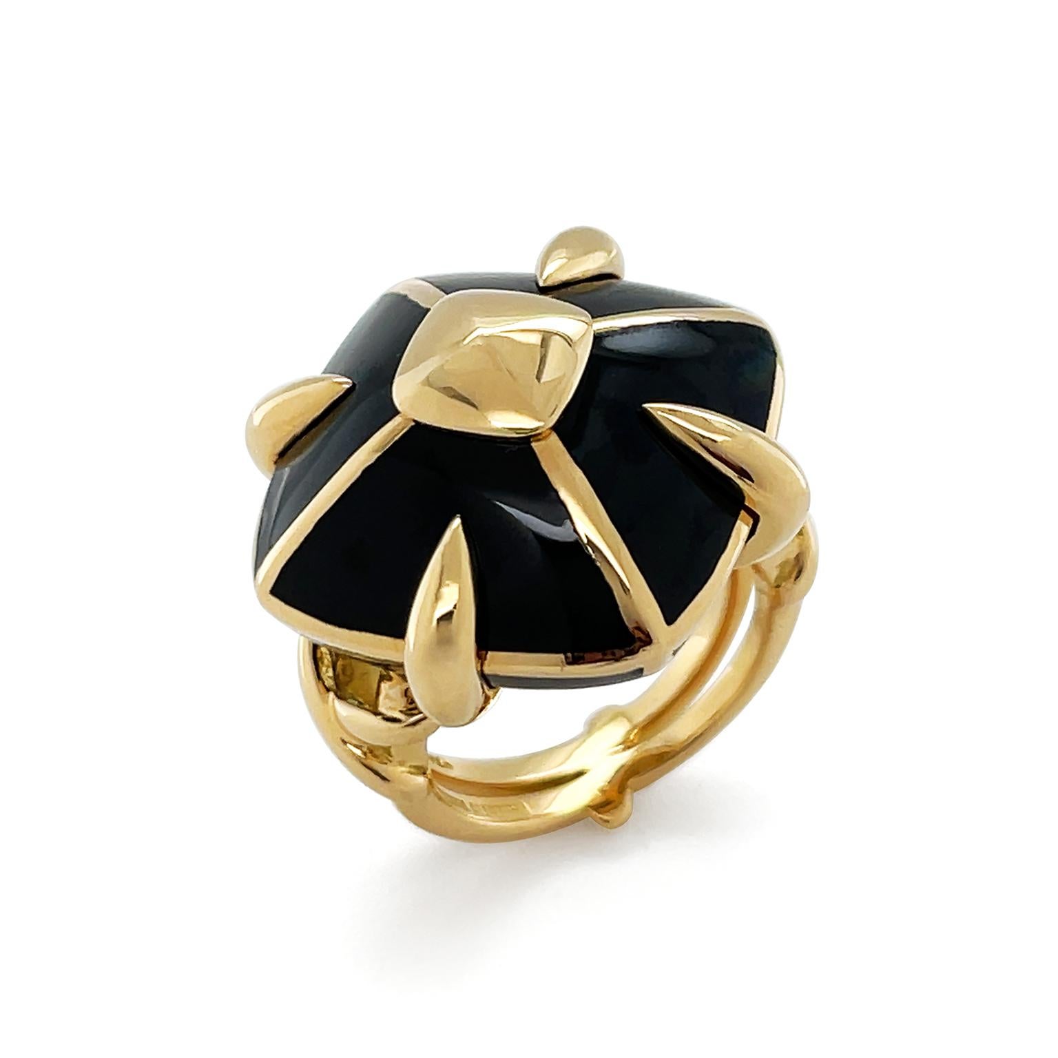 18K Yellow Gold Geometric Cushion Black Enamel Ring For Sale 1