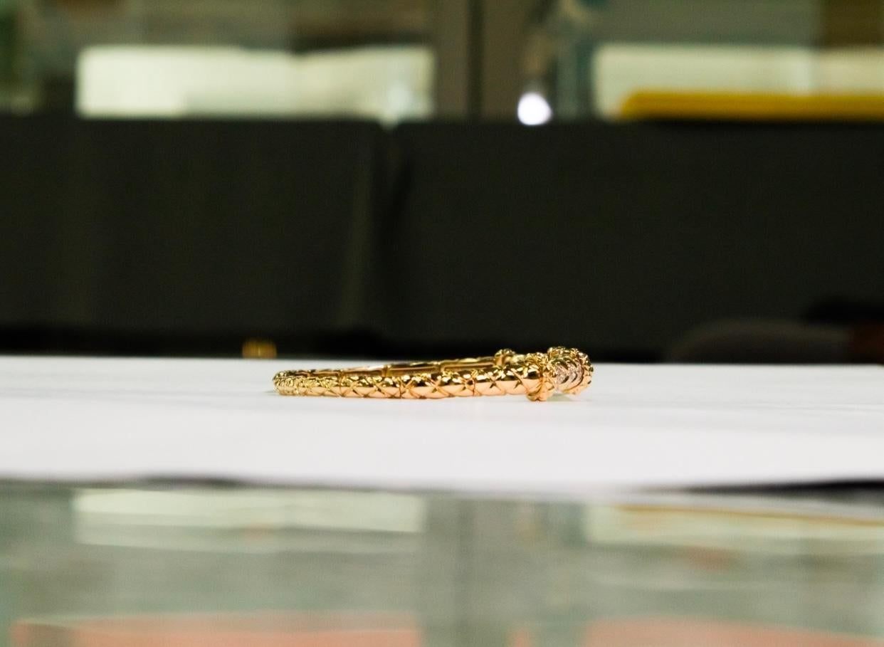 Bracelet jonc IdunnCollection en or jaune 18 carats avec diamants géométriques ronds Neuf - En vente à Hong Kong, HK