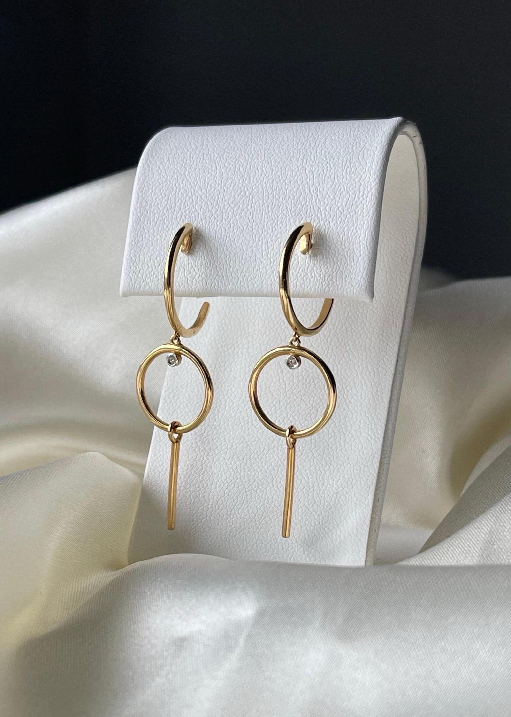 Orecchini a goccia geometrici in oro giallo 18 carati con accenti di diamante In condizioni Nuovo in vendita a Ridgefield, CT