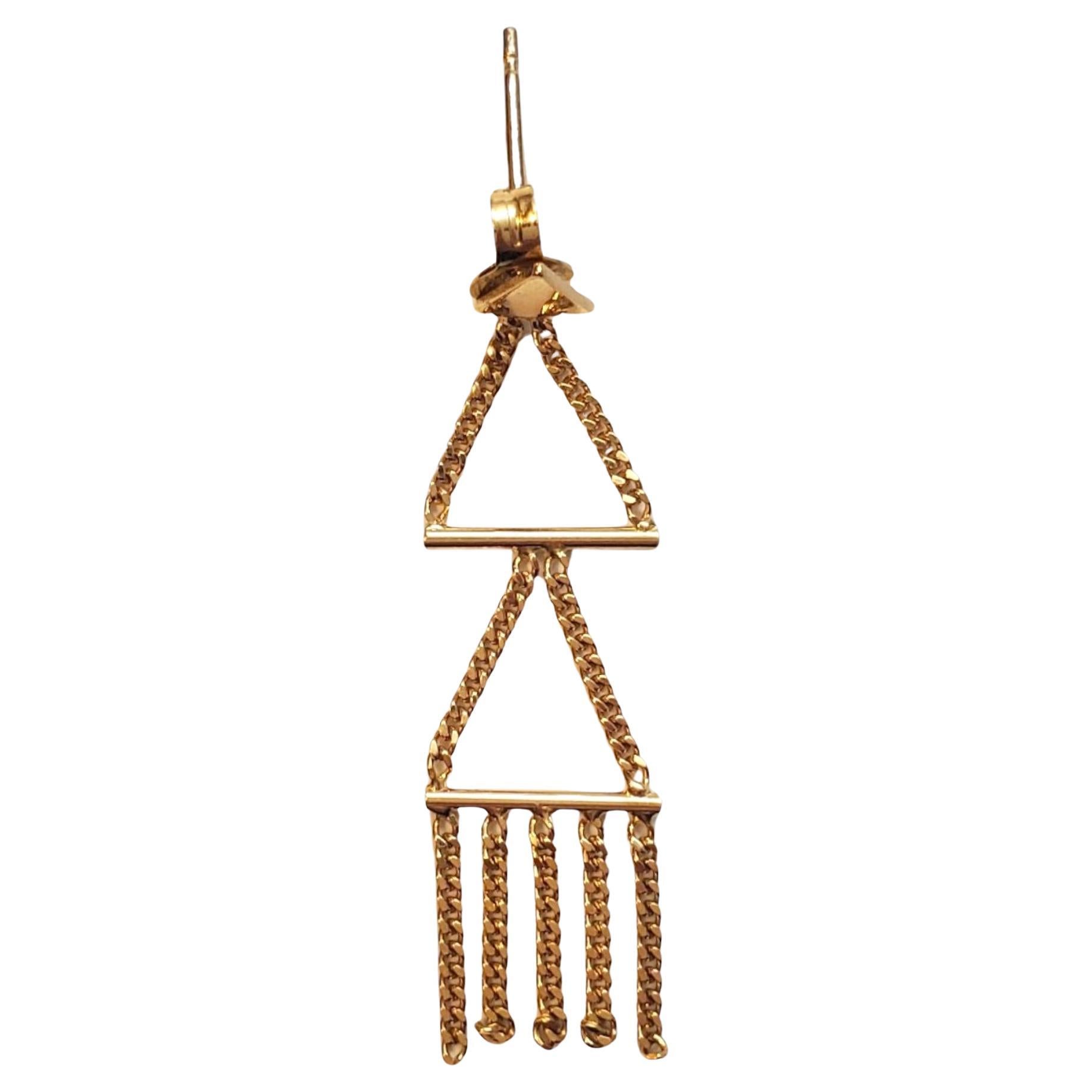 Orecchini geometrici in oro giallo 18 carati - 

Eleva il tuo stile e distinguiti con i nostri splendidi orecchini geometrici! 

Marcato: 18K 

Peso: 2,2 g/ 1,4 dwt.

Dimensioni: 37,7 mm X 9,8 mm 0,6 mm

Ottime condizioni, lucidato