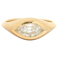 18 Karat Gelbgold GIA 0,71 Karat Marquise-Schliff Lünette Niedriger Profile Diamant gebürsteter Ring