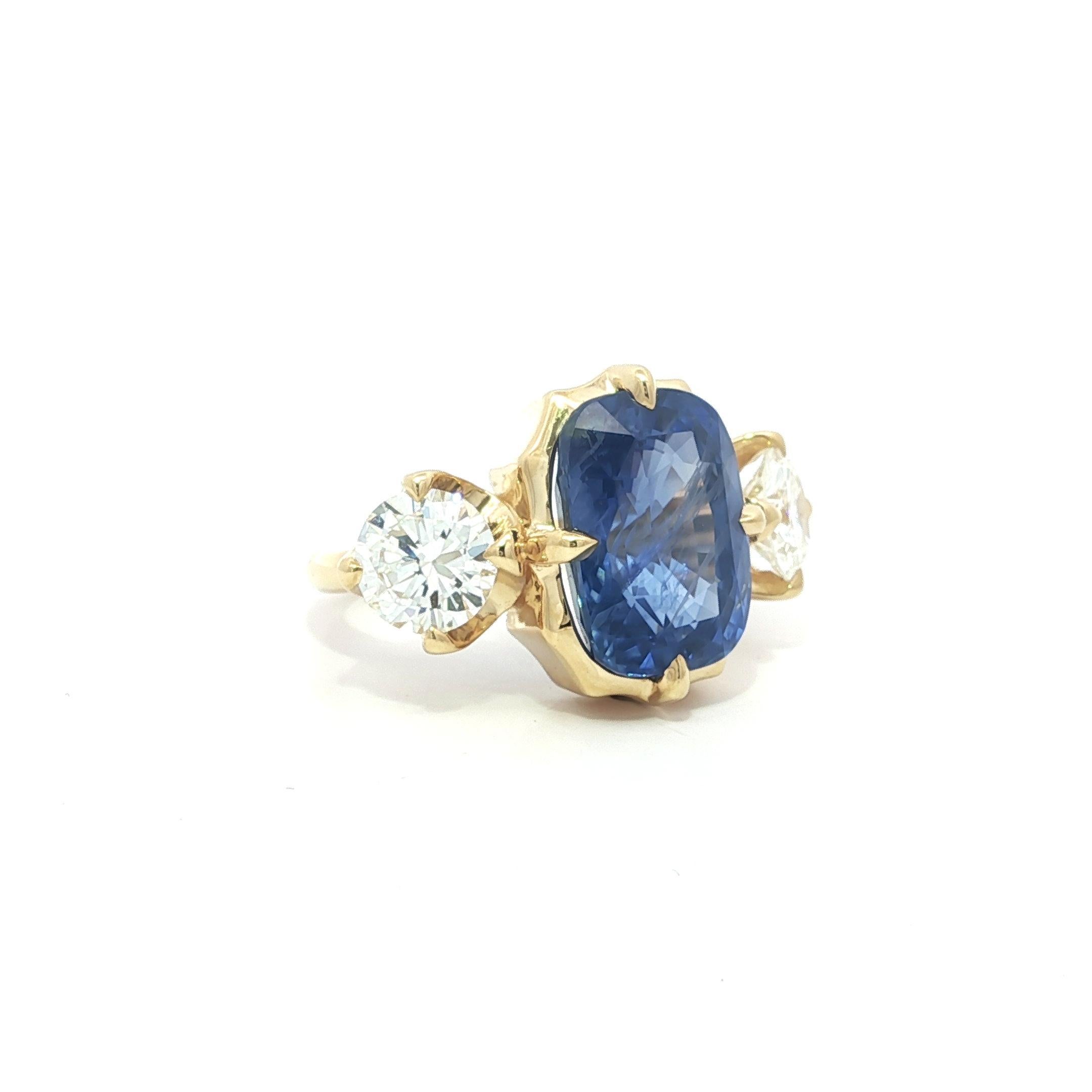 Bague en or jaune 18k GIA 10.98ctw Long Cushion No Heat Blue Sapphire w/ Diamond en vente 5