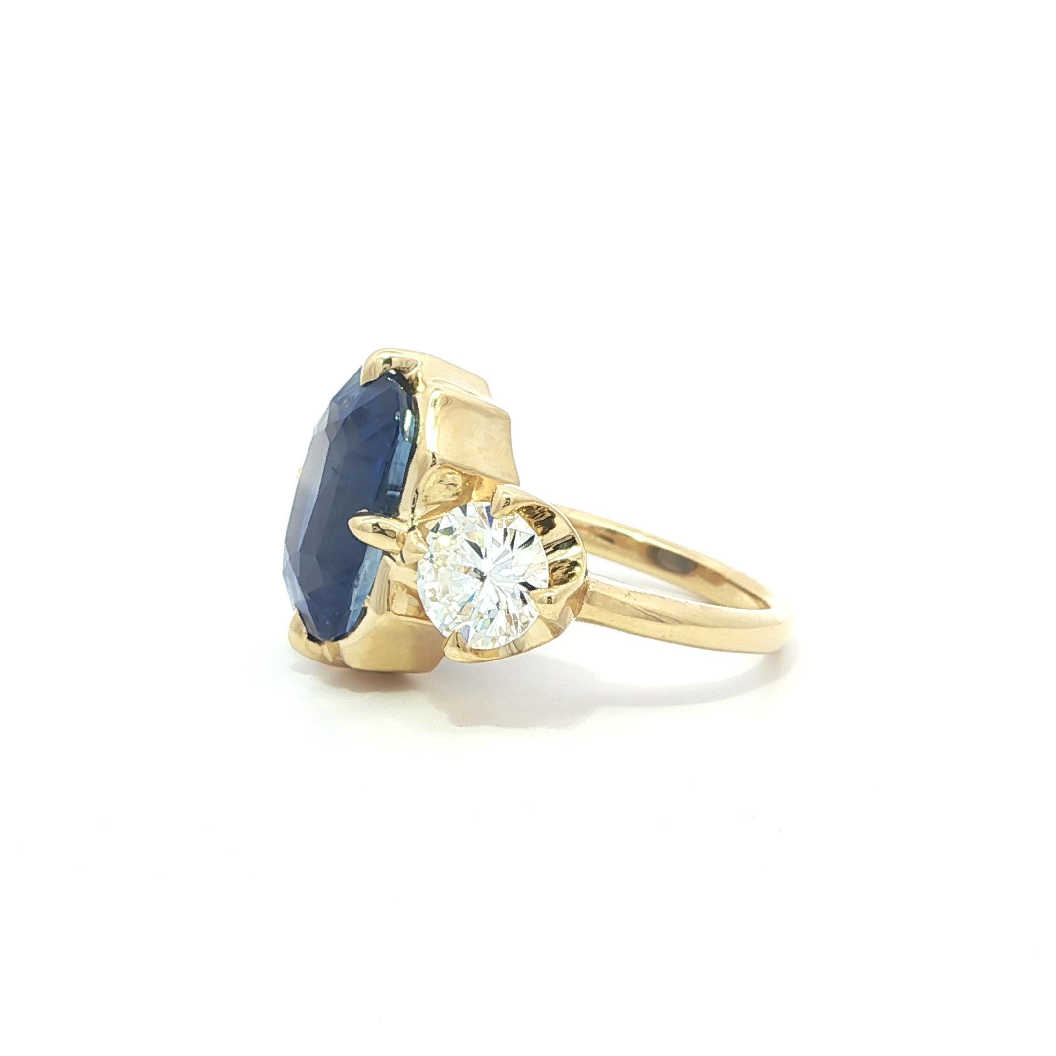 Bague en or jaune 18k GIA 10.98ctw Long Cushion No Heat Blue Sapphire w/ Diamond en vente 7