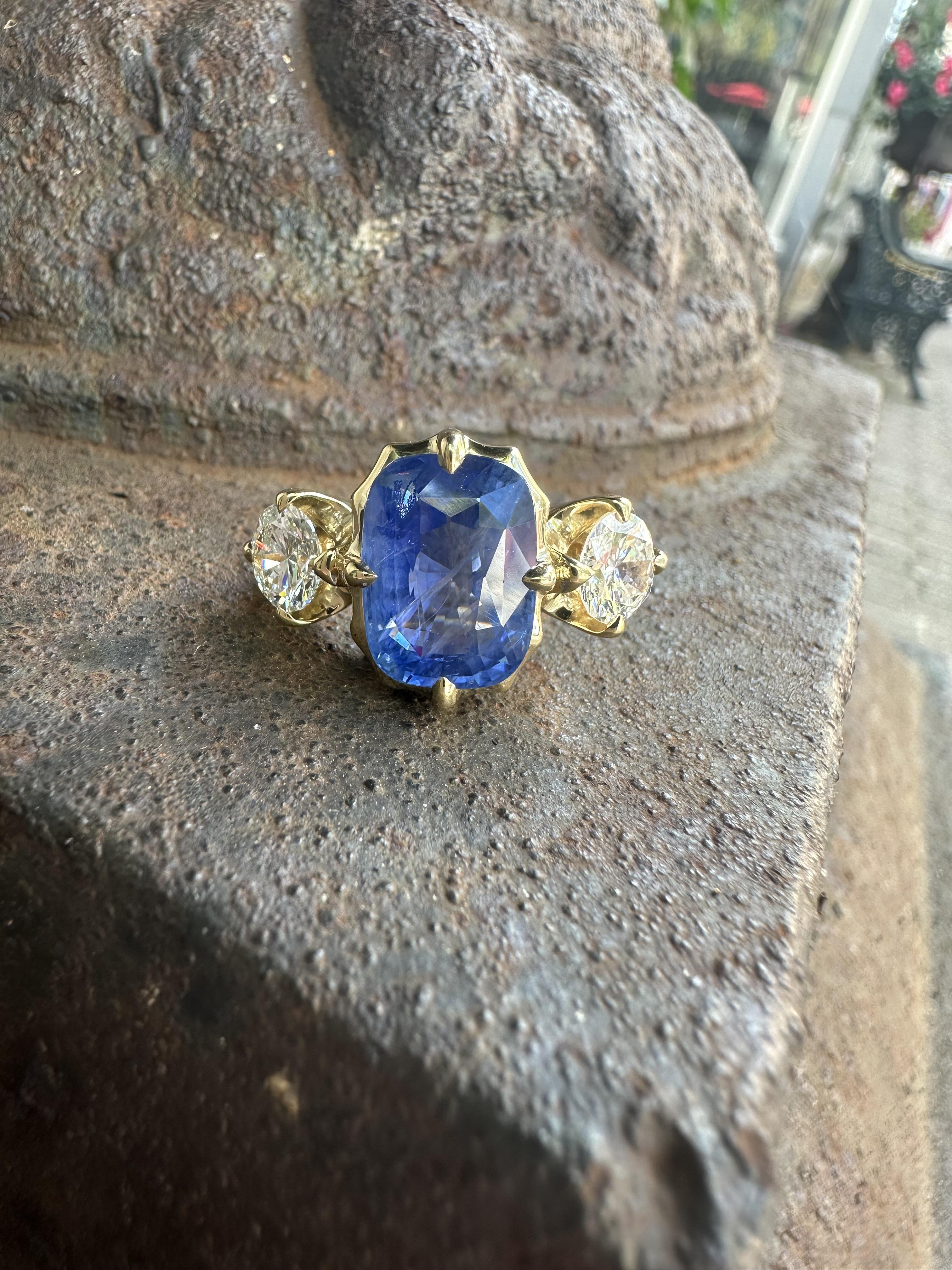 Bague en or jaune 18k GIA 10.98ctw Long Cushion No Heat Blue Sapphire w/ Diamond en vente 10