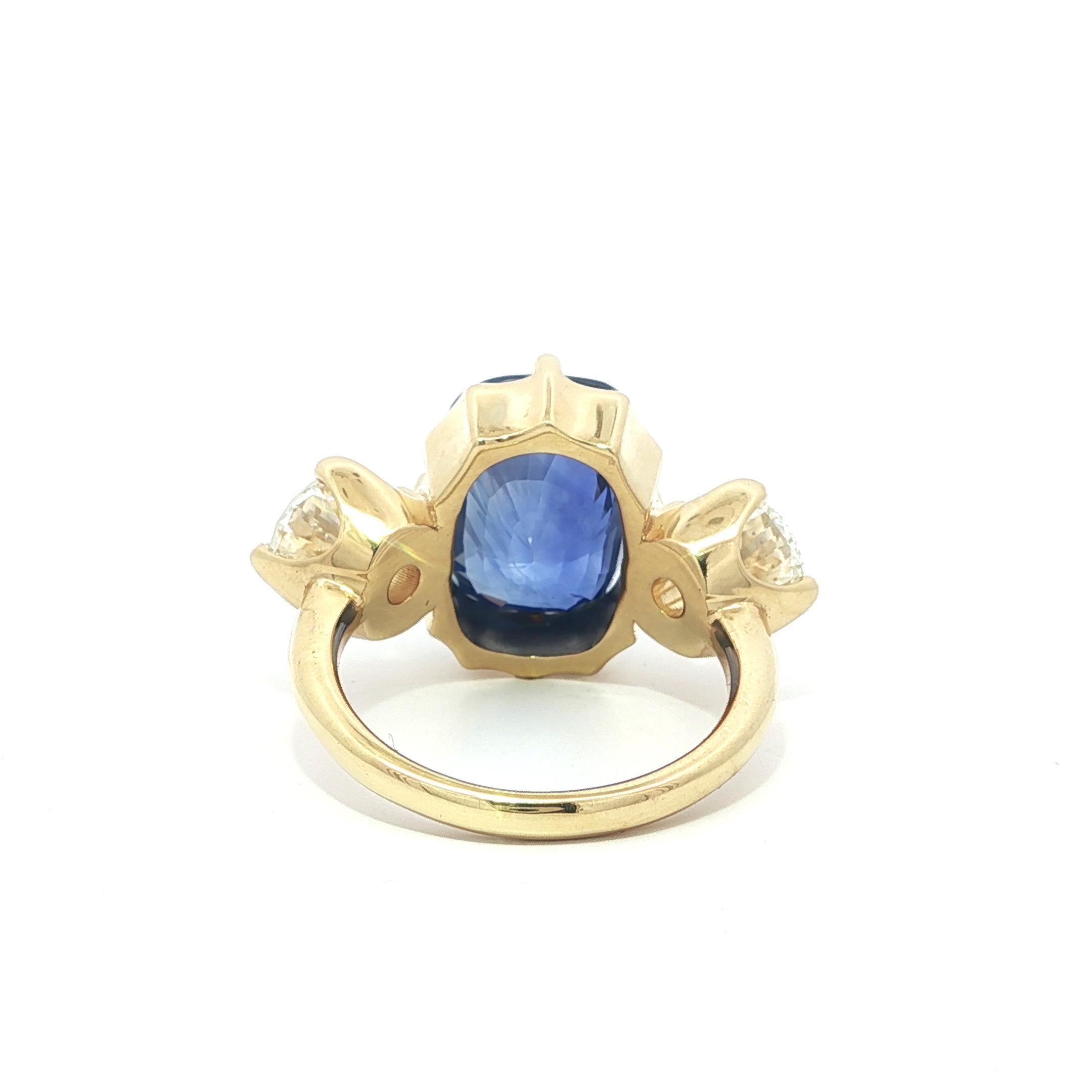 Bague en or jaune 18k GIA 10.98ctw Long Cushion No Heat Blue Sapphire w/ Diamond en vente 1