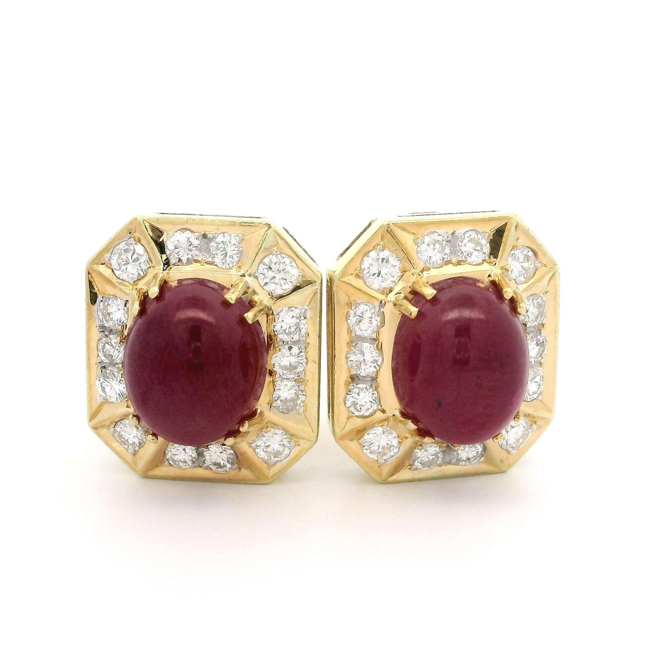 Orecchini Omega a bottone con rubino cabochon e diamante in oro giallo 18k GIA 11ctw No Heat in vendita 2