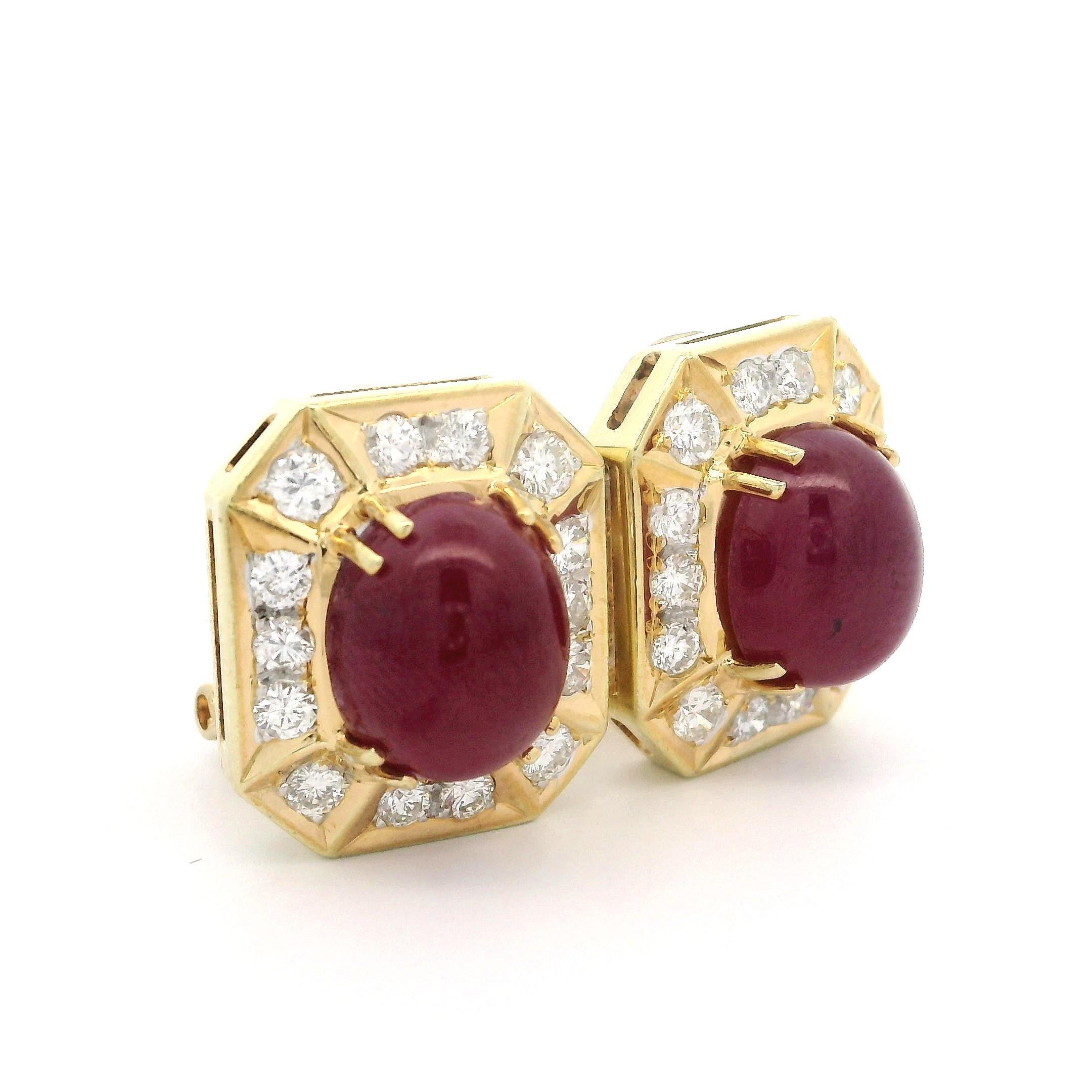 Orecchini Omega a bottone con rubino cabochon e diamante in oro giallo 18k GIA 11ctw No Heat in vendita 3