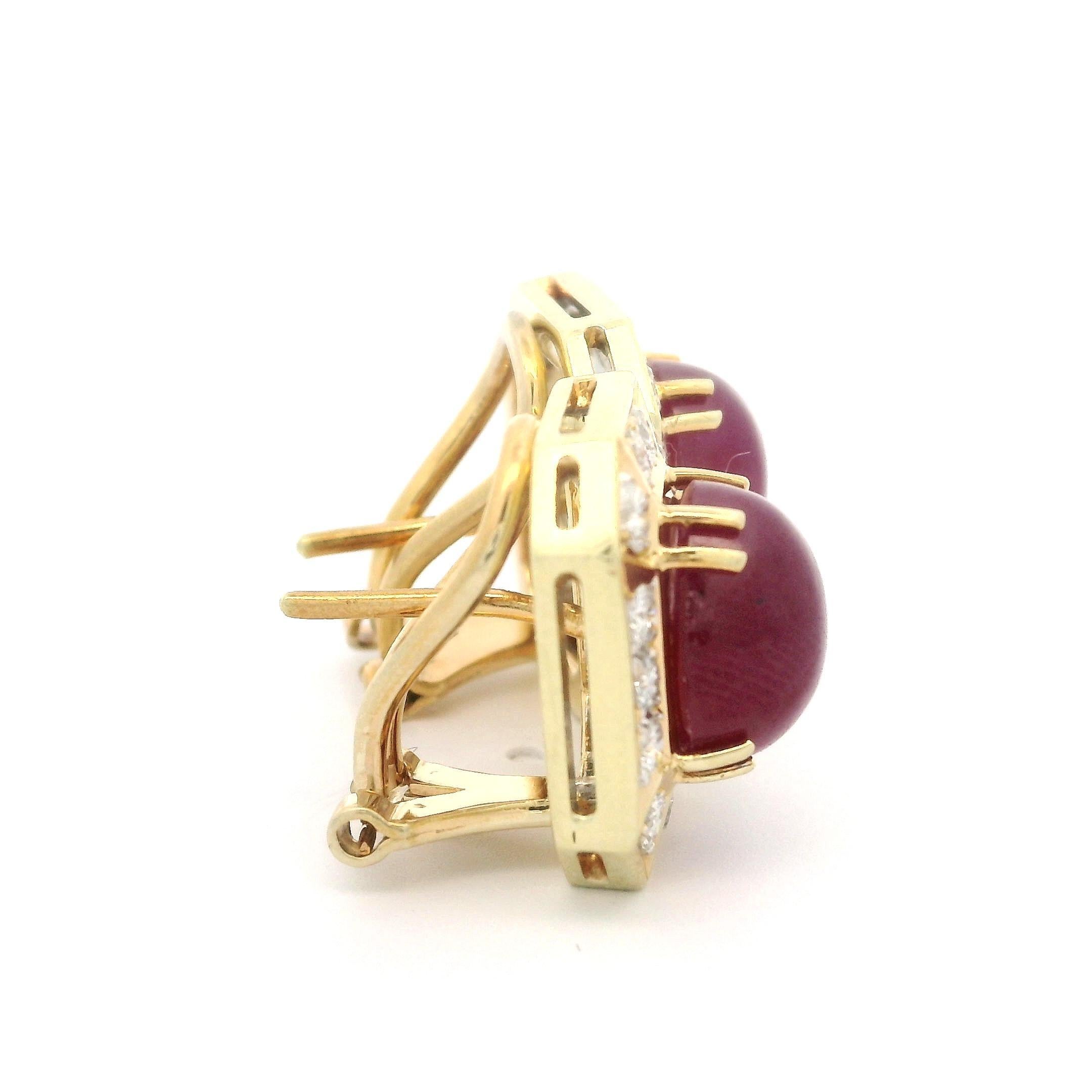 Orecchini Omega a bottone con rubino cabochon e diamante in oro giallo 18k GIA 11ctw No Heat in vendita 4
