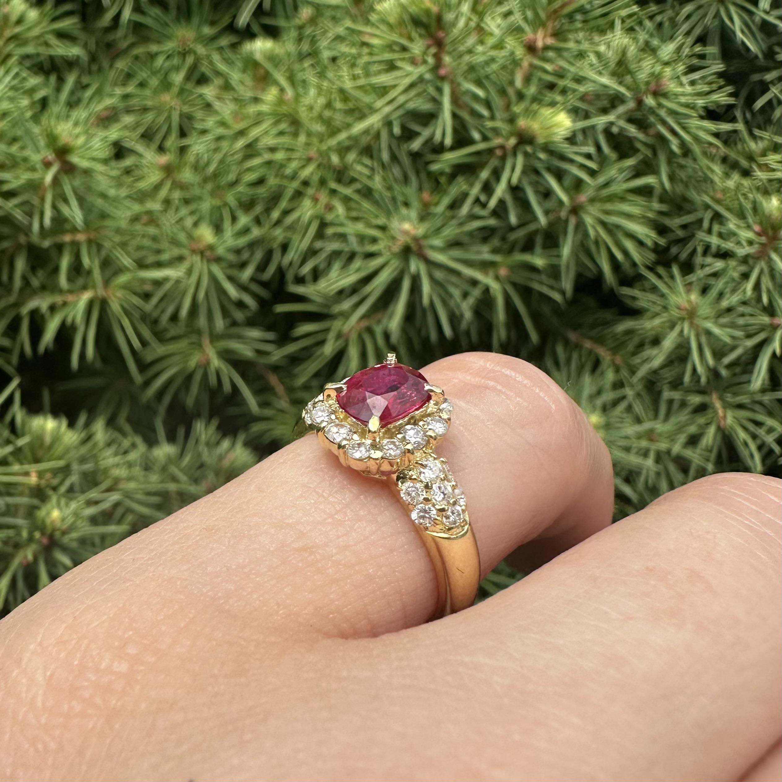 Bague en or jaune 18k GIA 1.26ctw High Quality No Heat Vivid Diamonds Red Ruby en vente 8