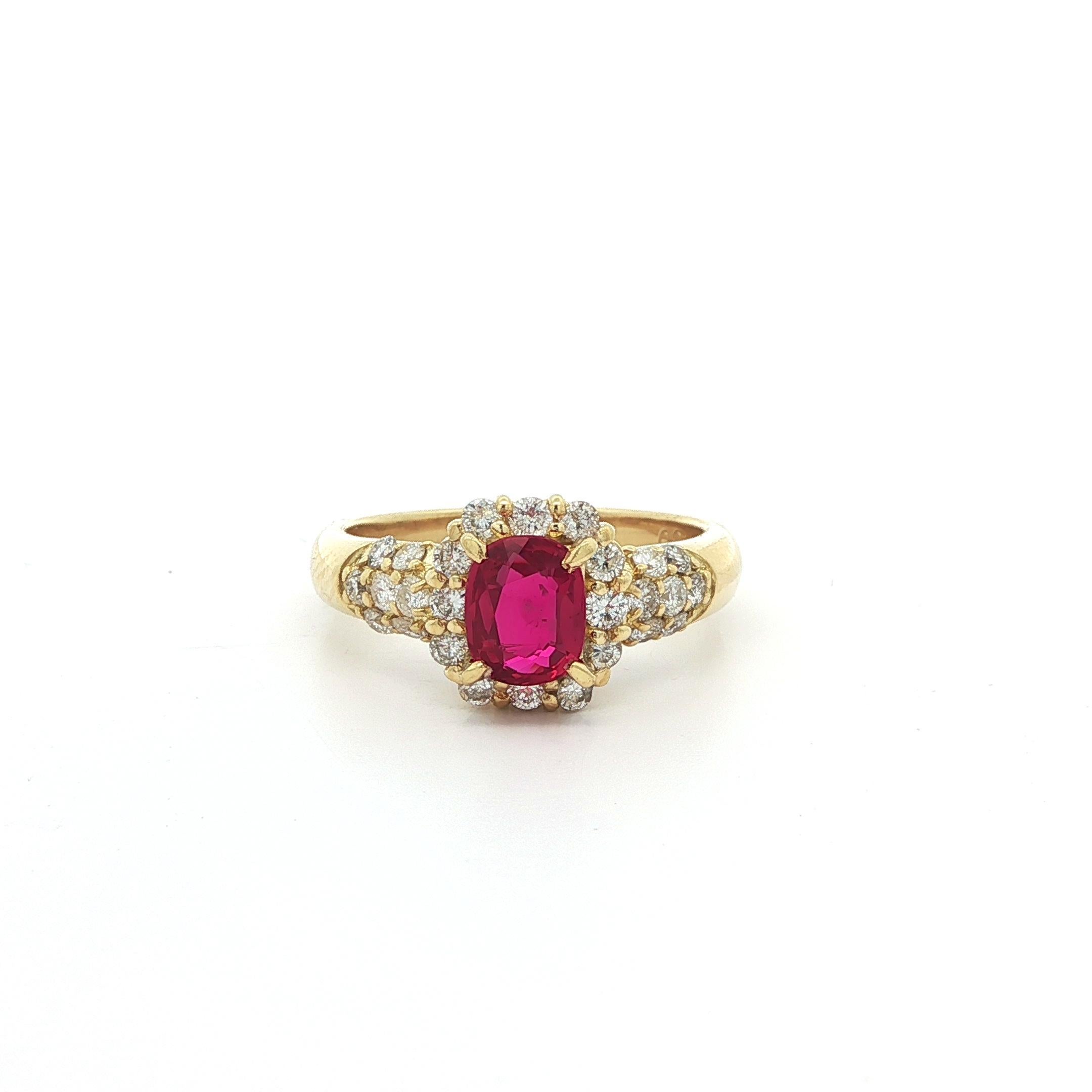 Bague en or jaune 18k GIA 1.26ctw High Quality No Heat Vivid Diamonds Red Ruby en vente 13