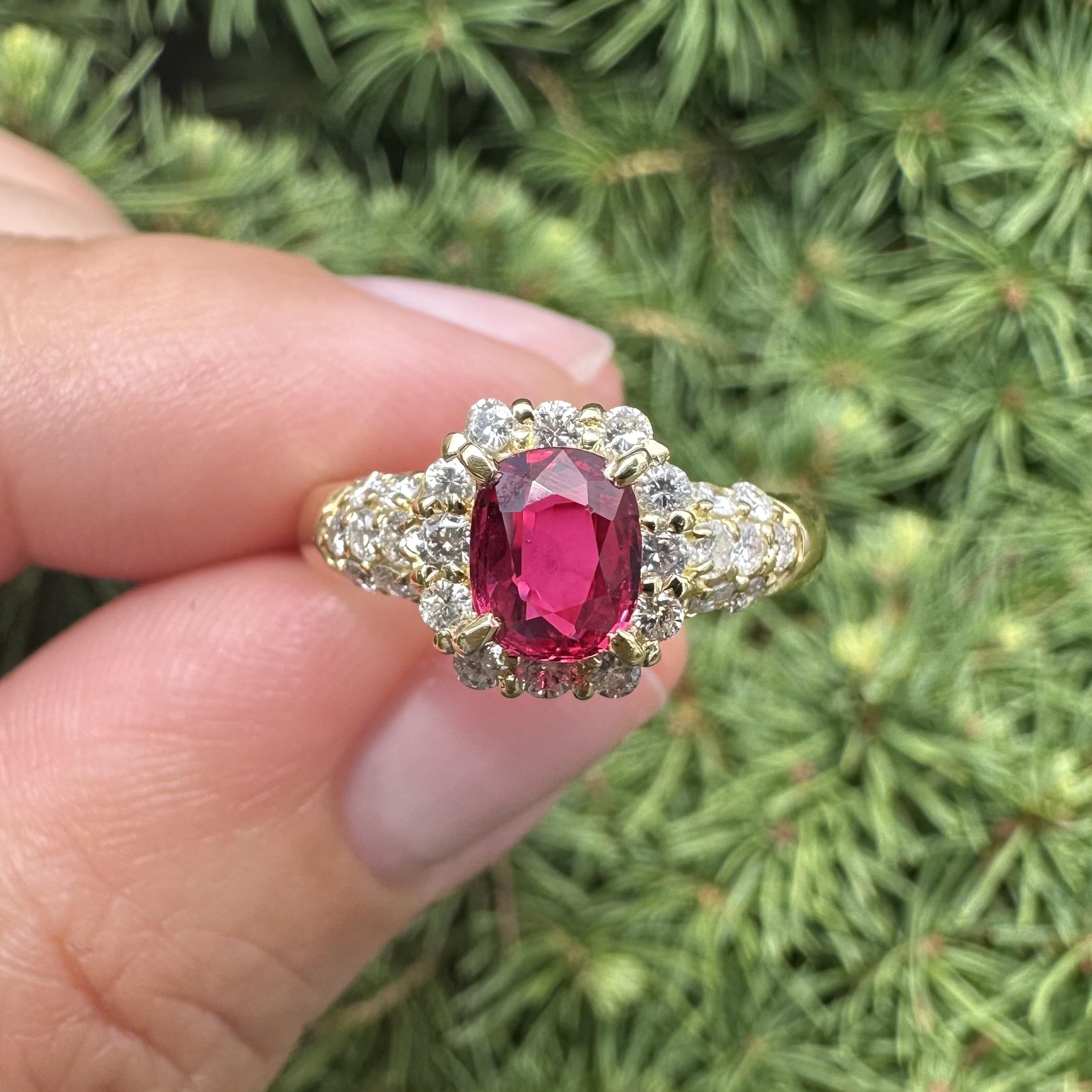 Bague en or jaune 18k GIA 1.26ctw High Quality No Heat Vivid Diamonds Red Ruby en vente 14