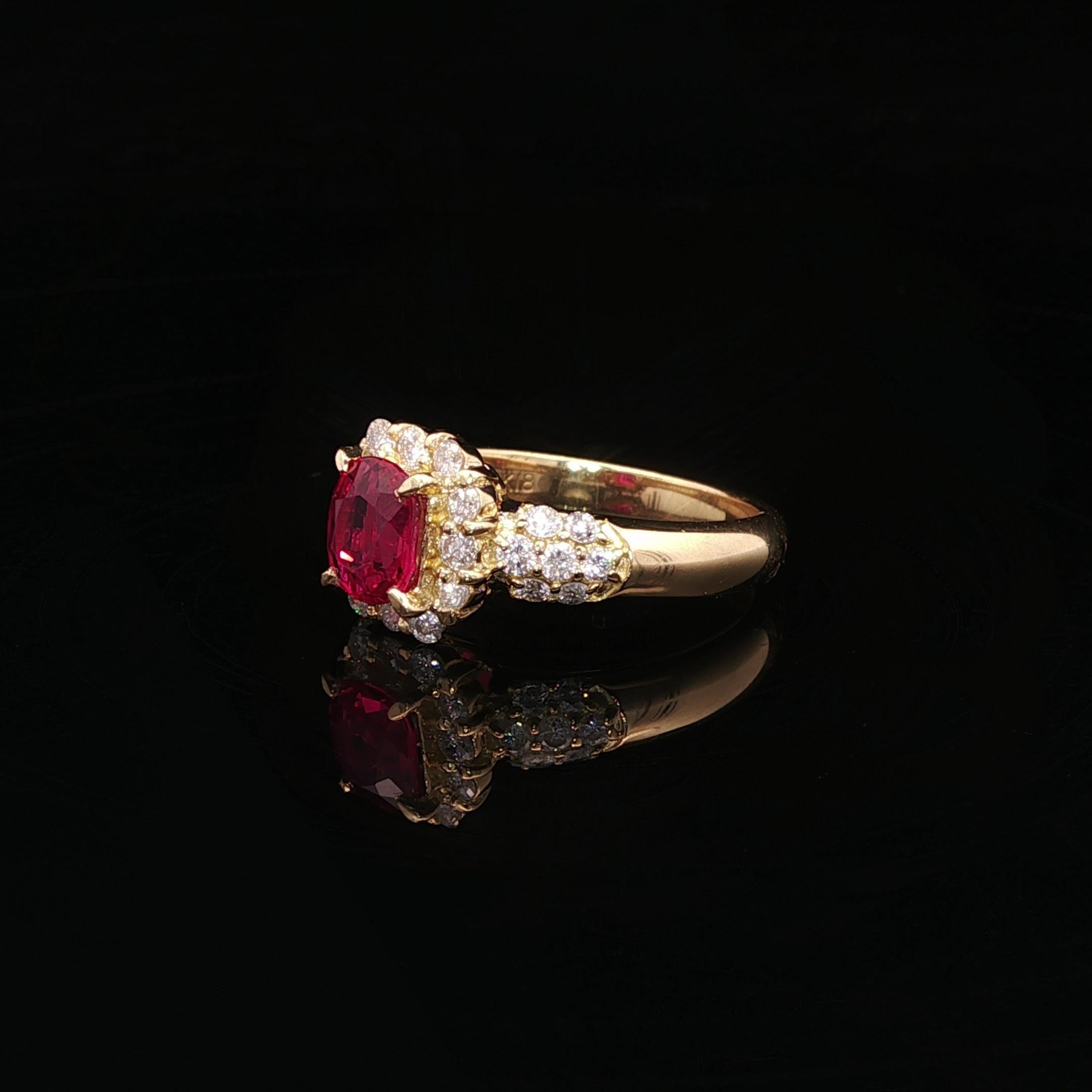 Taille coussin Bague en or jaune 18k GIA 1.26ctw High Quality No Heat Vivid Diamonds Red Ruby en vente