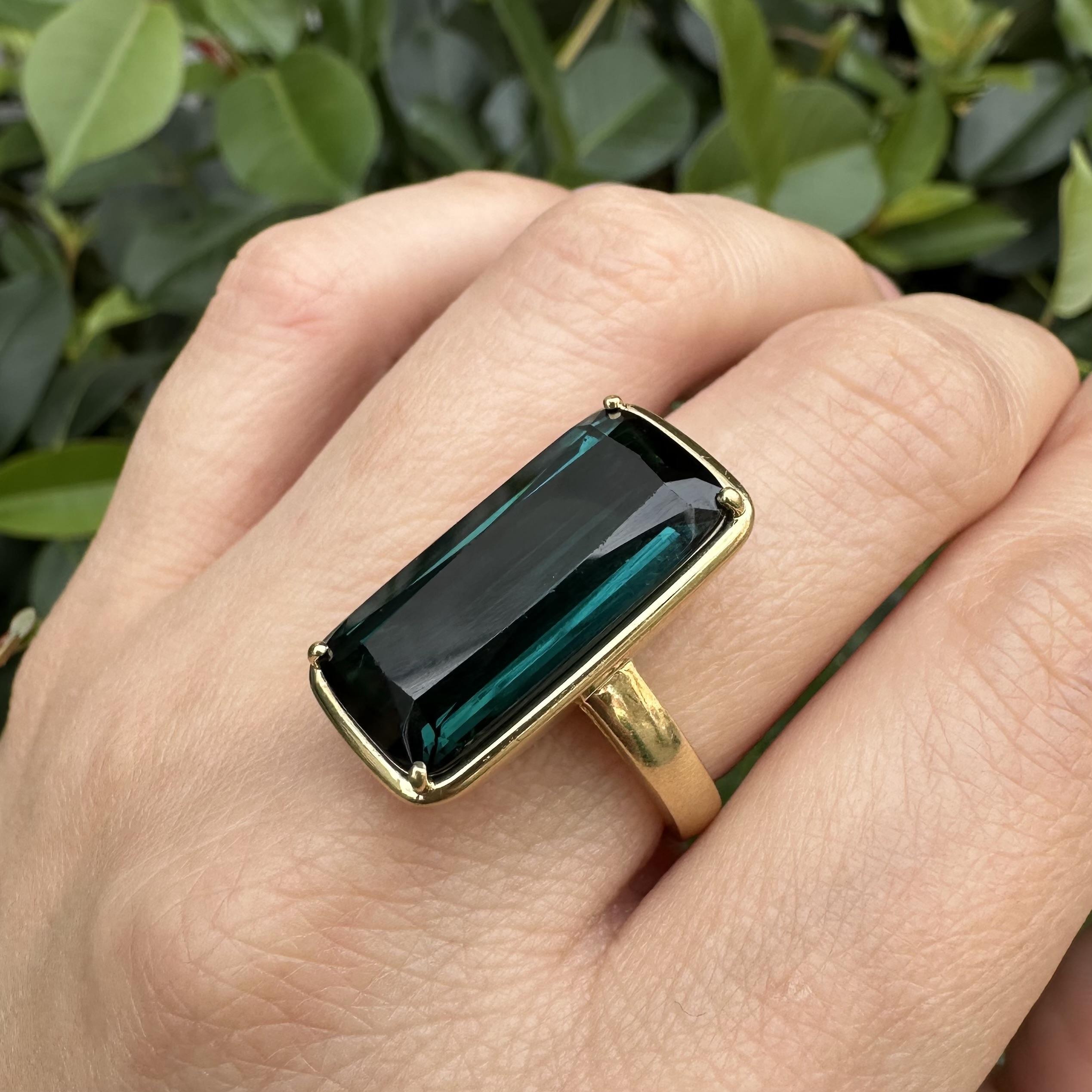 Bague solitaire en or jaune 18k GIA 14.37ct Blue Green Long Cushion Tourmaline en vente 11