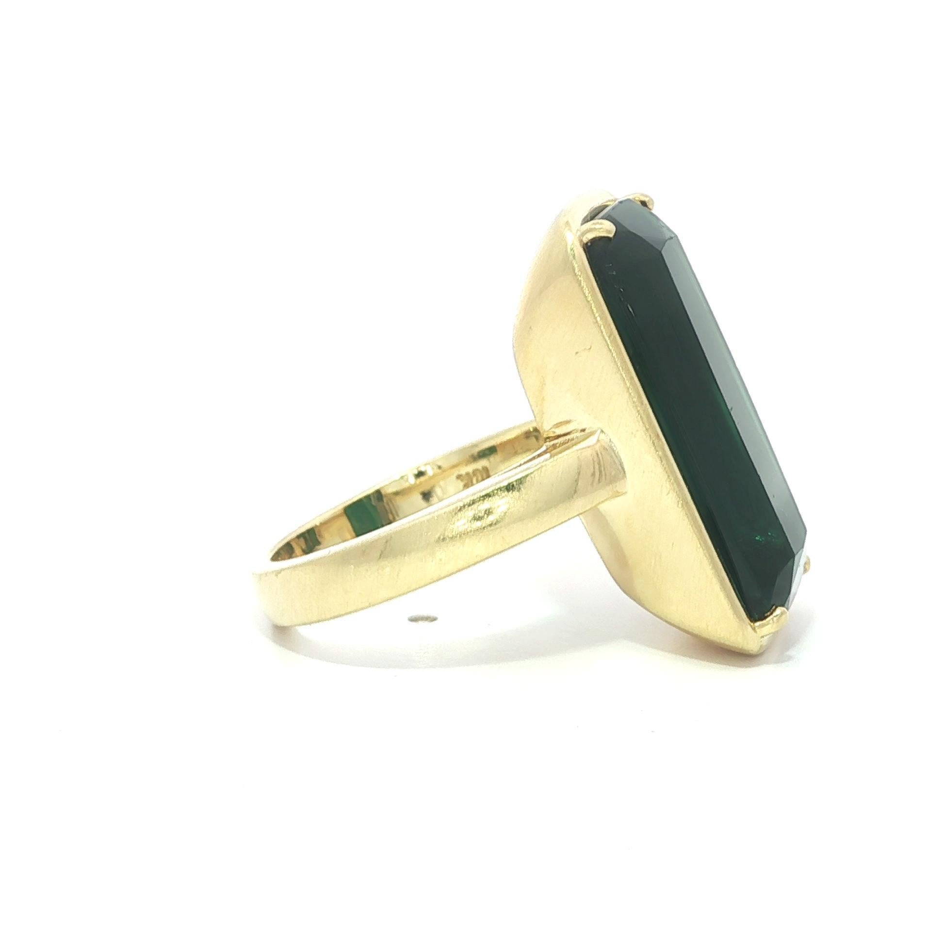 Bague solitaire en or jaune 18k GIA 14.37ct Blue Green Long Cushion Tourmaline Excellent état - En vente à Montclair, NJ